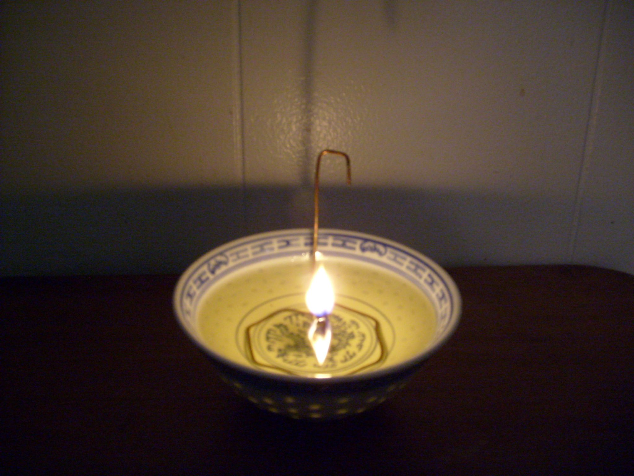 Oil lamp with three matches