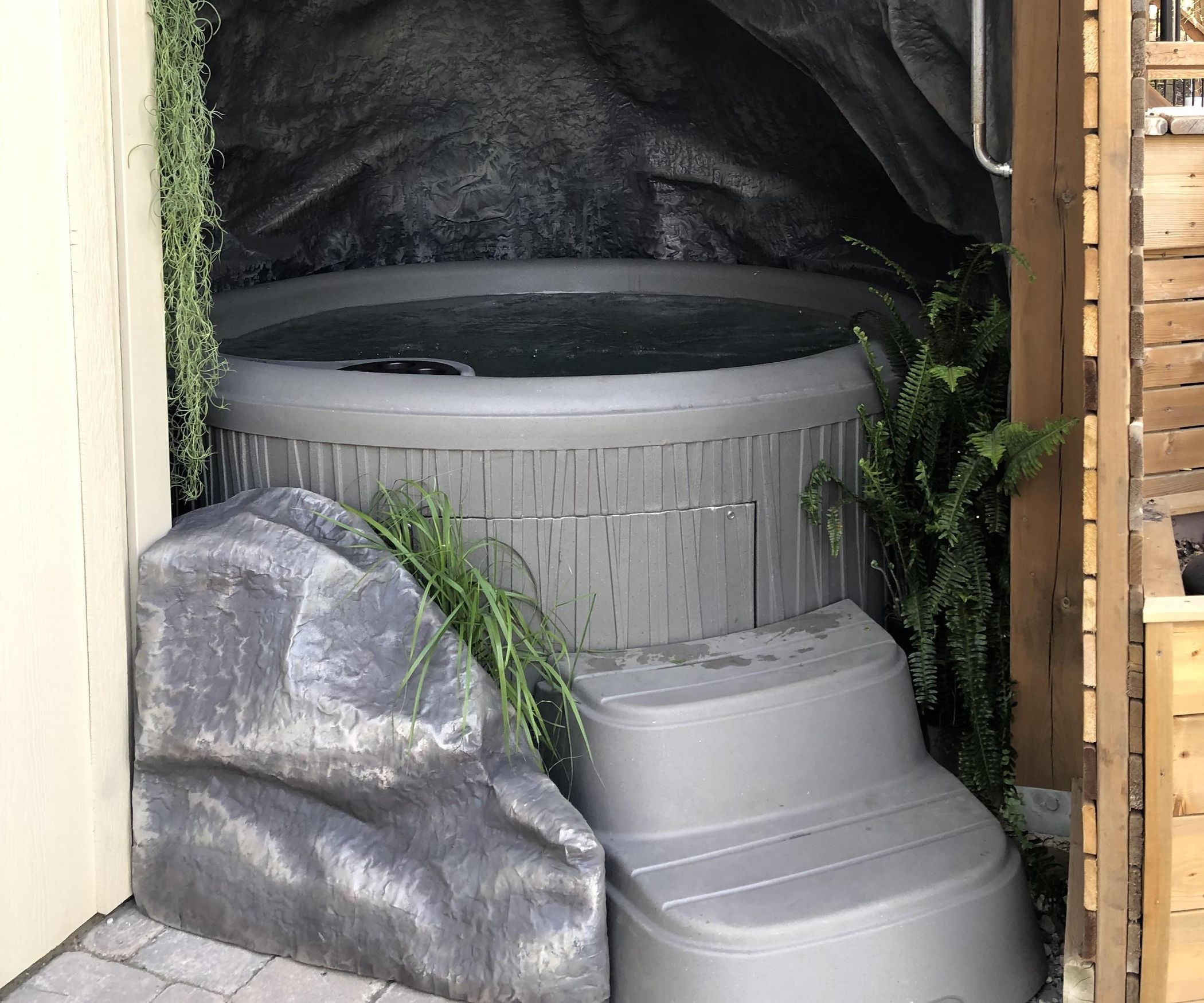 How to Make a Fake (but Realistic) Rock Cave! 7 Steps (with Pictures