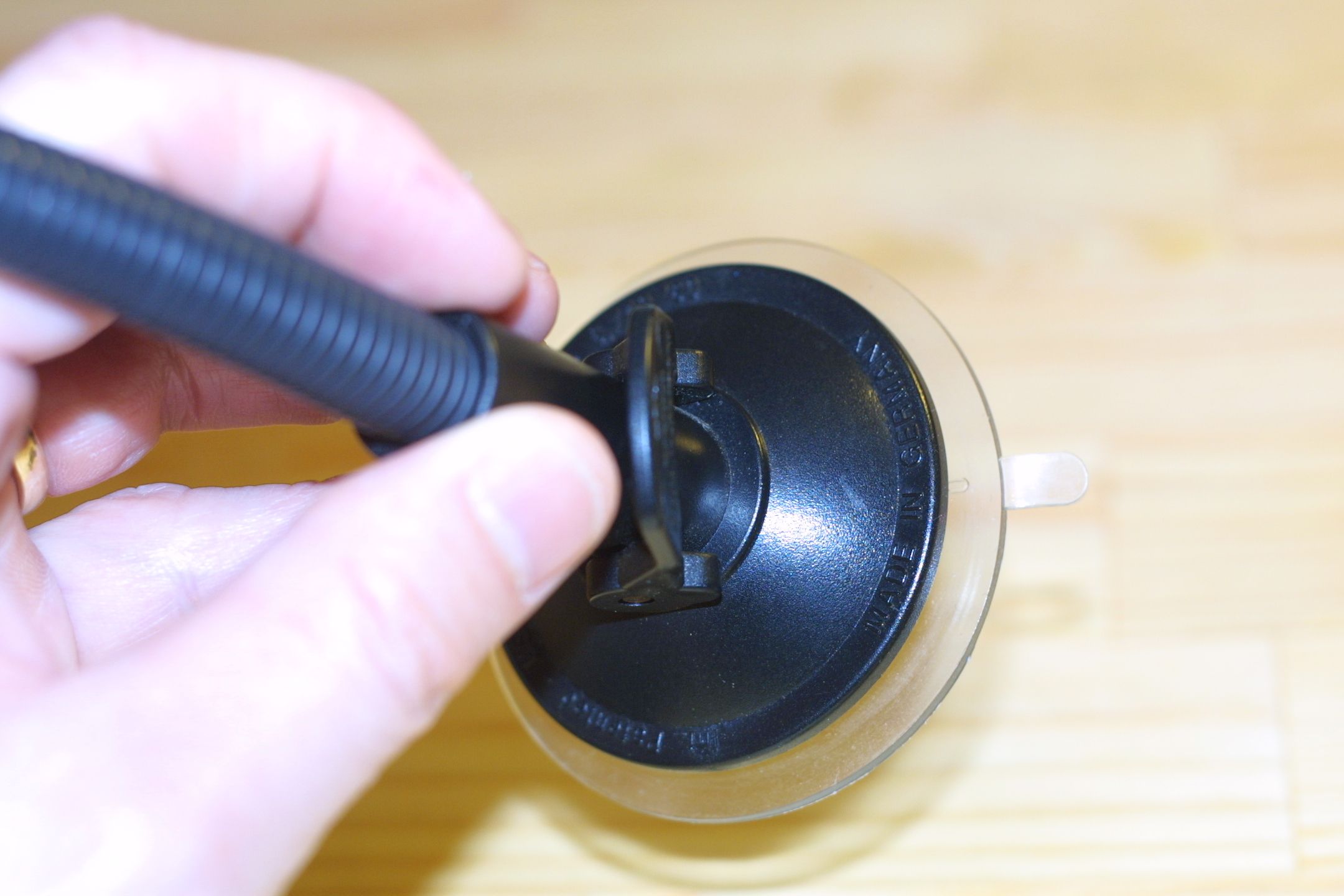 Turn Your GPS Suction Cup Support Into a Camera Tripod 5 Steps (with
