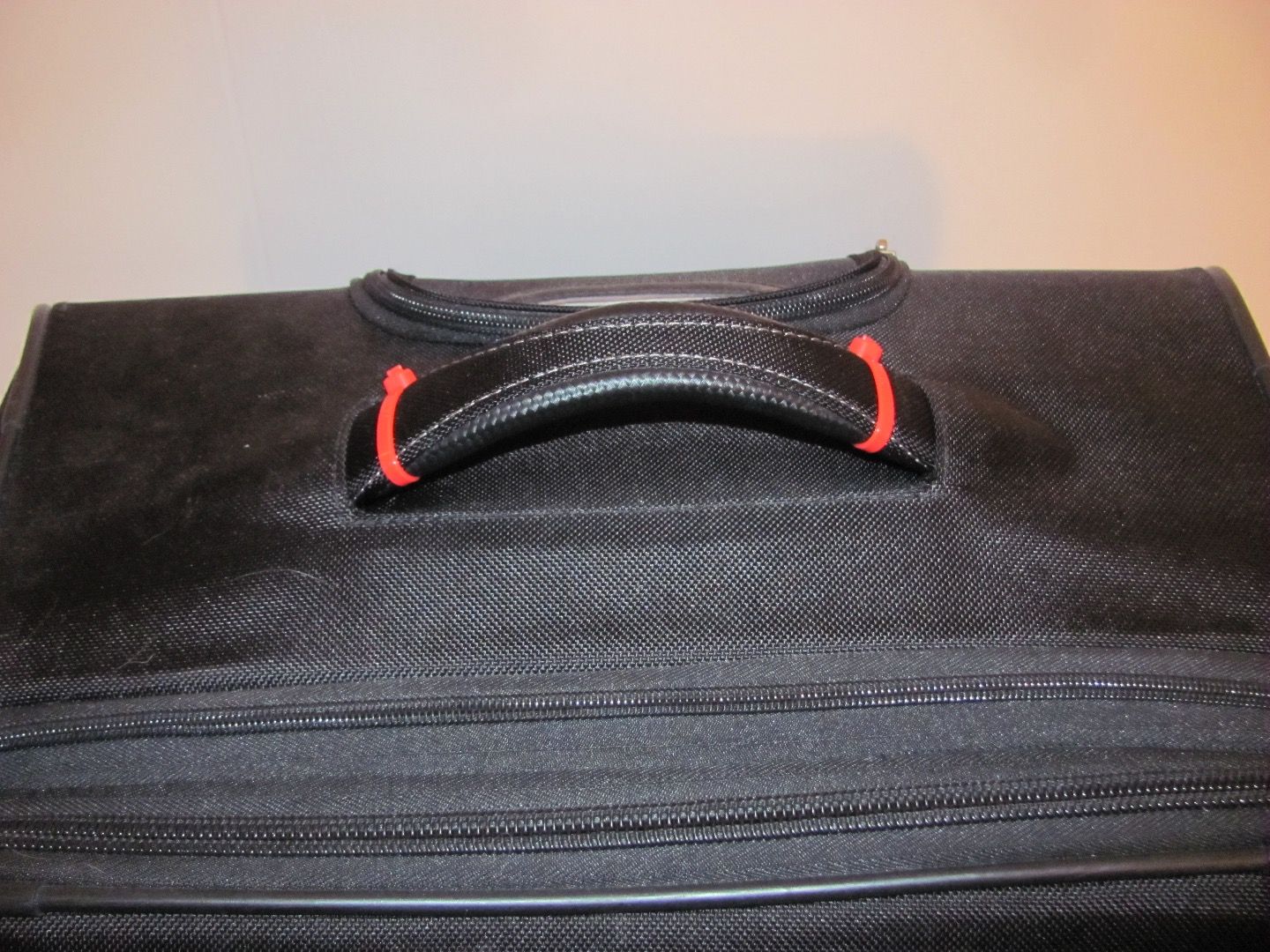 Use Zip Ties to Identify Luggage 5 Steps Instructables