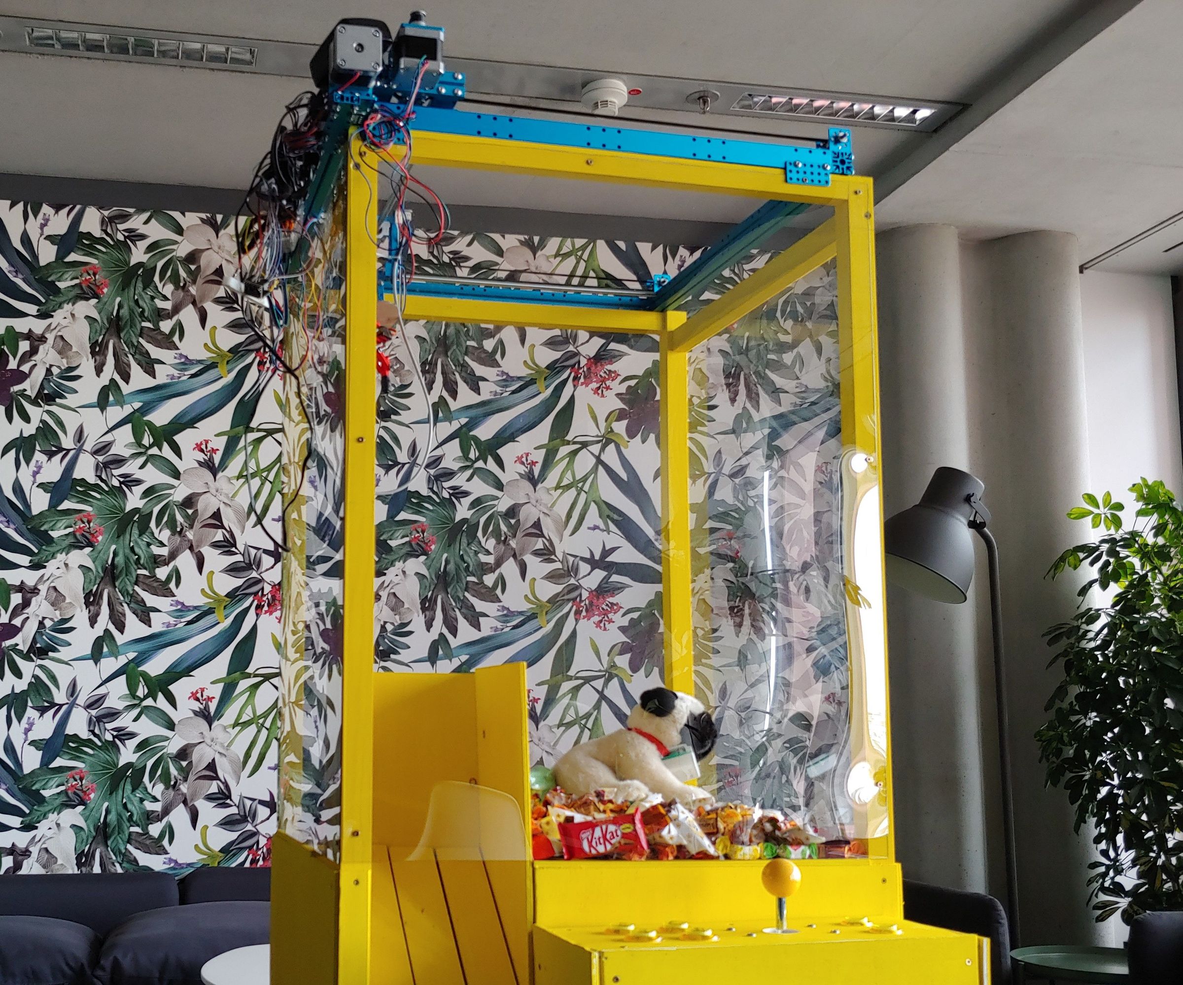 Candy Claw Machine With Online Monitoring