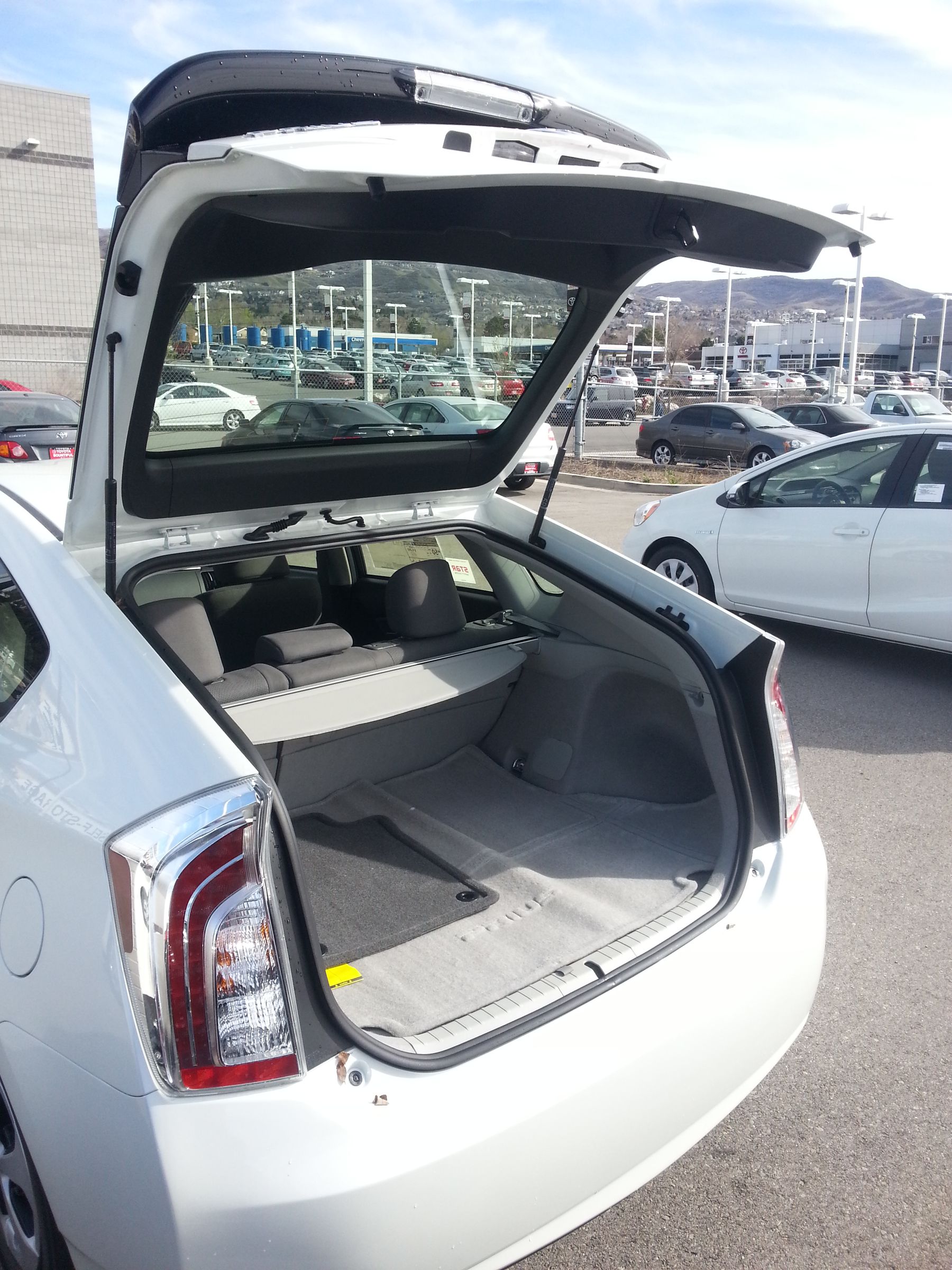 How to open prius trunk with dead battery