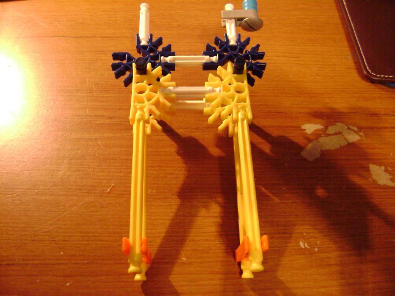 Build a DIY Knex Digital Camera Tripod (actually a Quadpod)