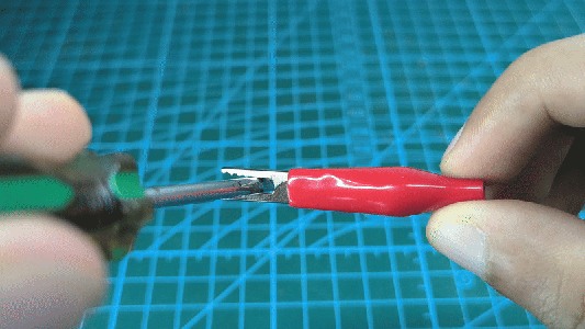 Preparing the Alligator Clips
