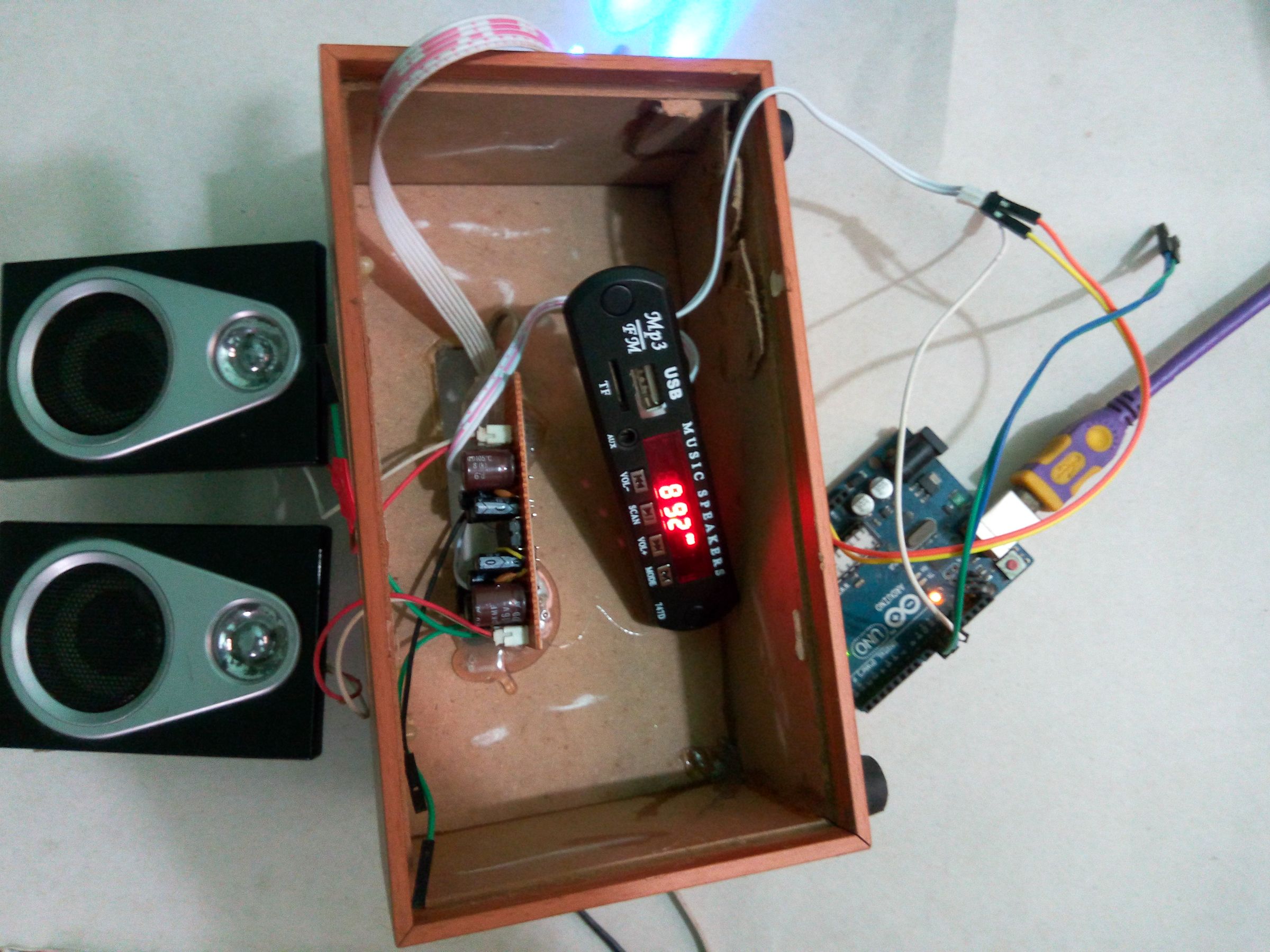 Desk Amplifier With Audio Visualization, Binary Clock & FM Receiver : 8 ...