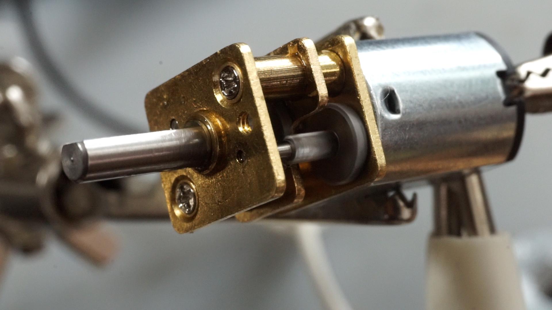 How to Make a Motorized Lazy Susan With a Secret 9 Steps (with