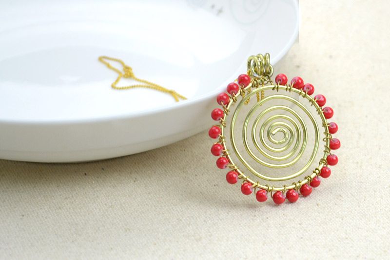 How to Make a Wire Necklace in a Sunflower Pattern