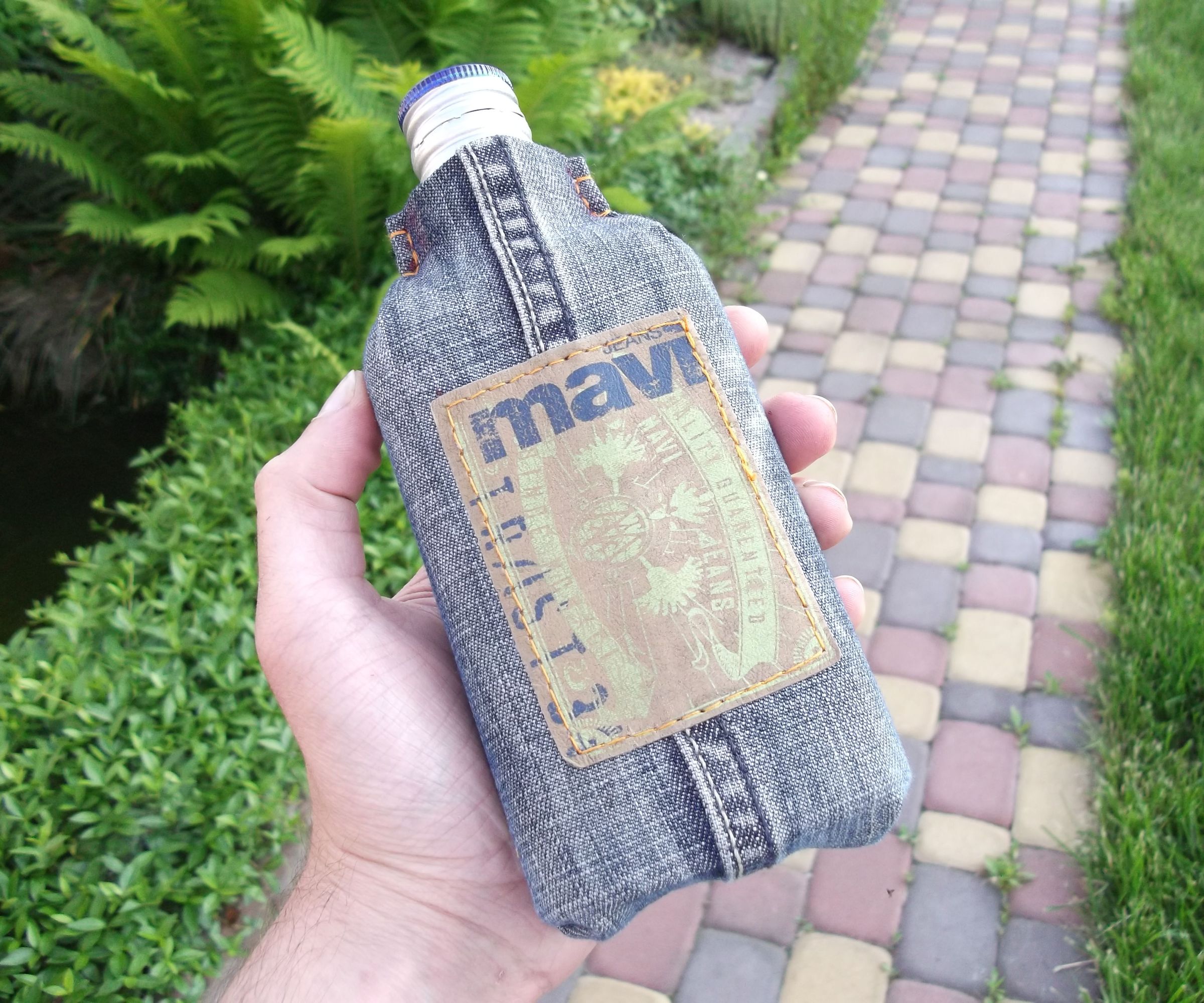 How to Make a Flask From Old Jeans and a Bottle