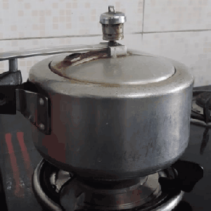 Cooker Ki Seeti Me Mera Mann Dole 