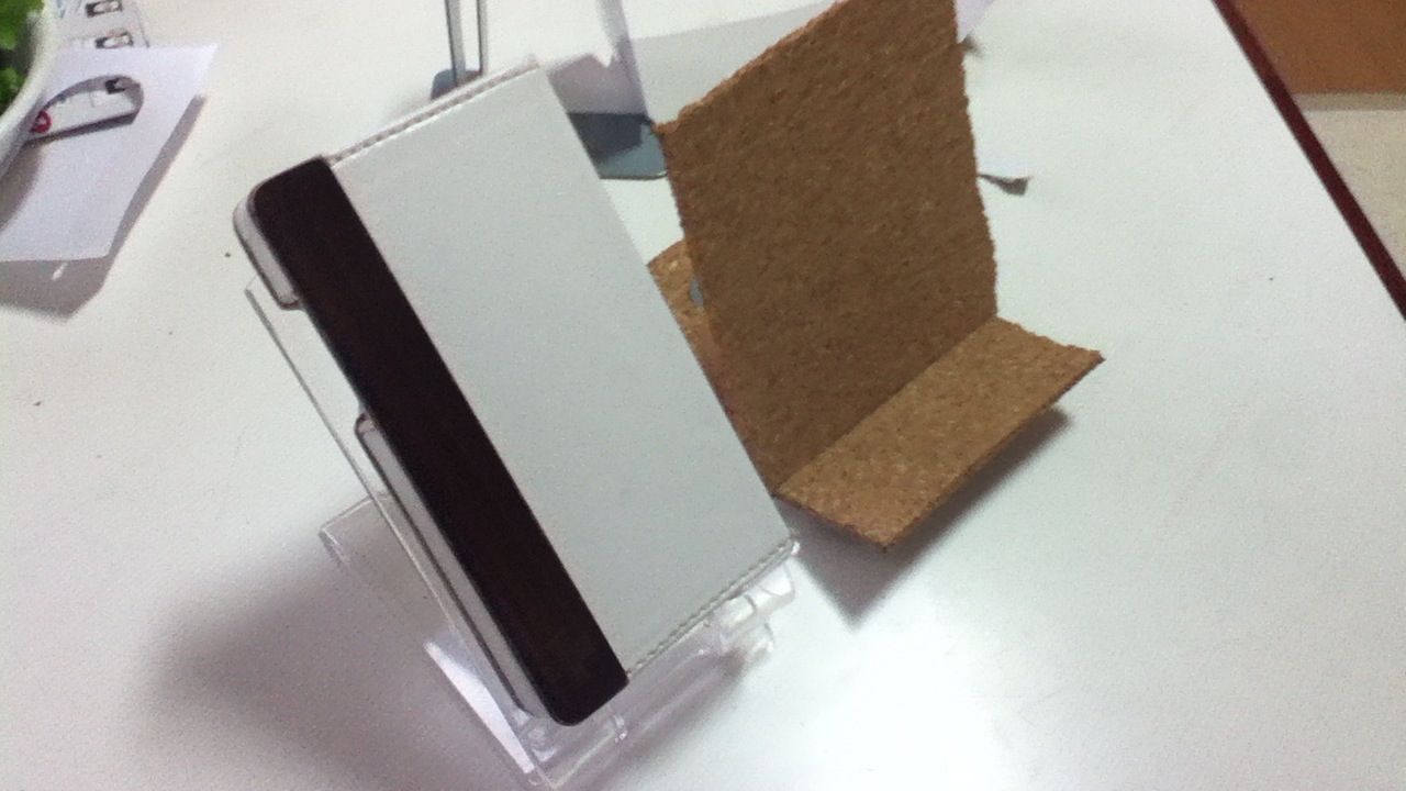 2 Dollar Iphone Stand