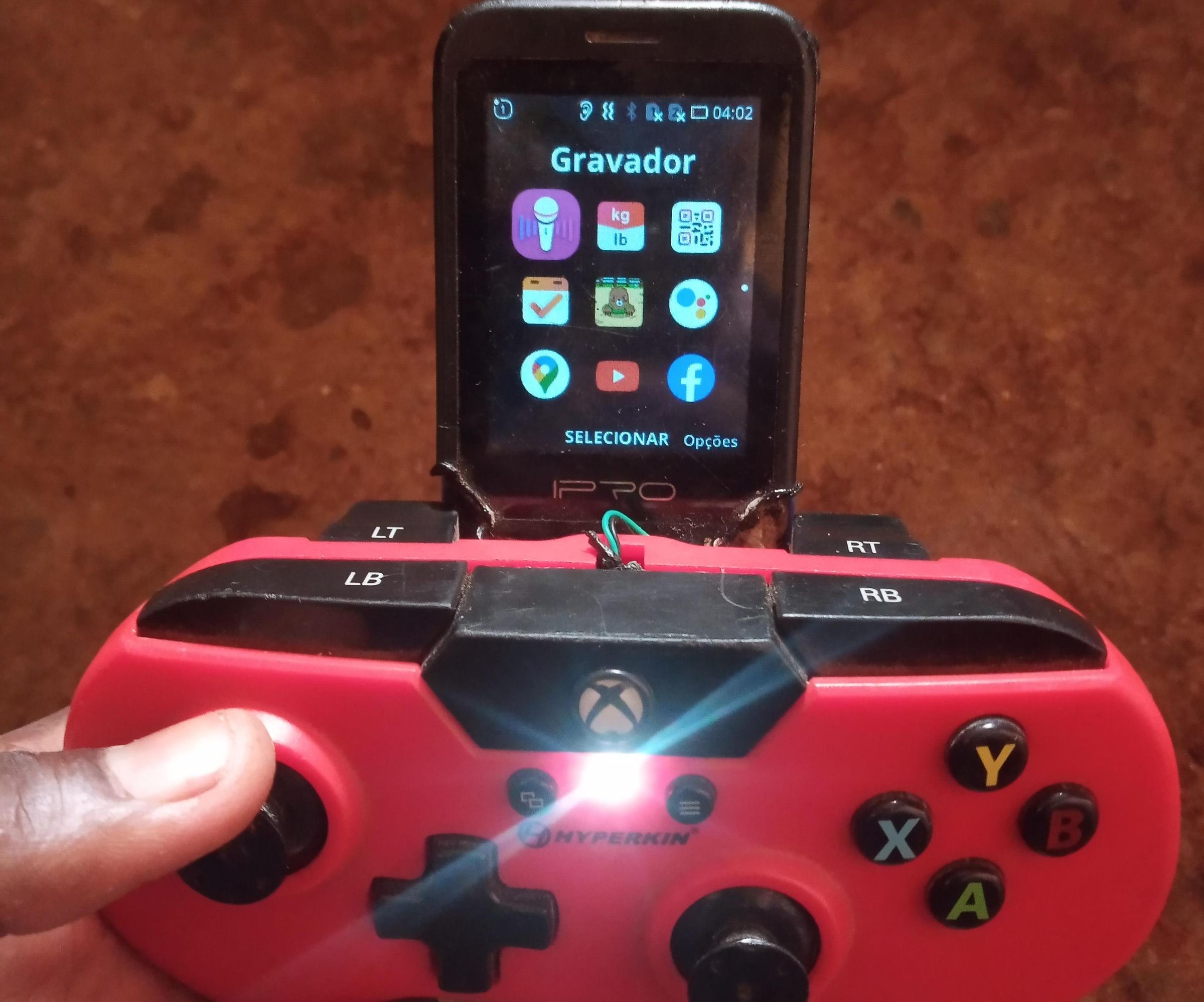 Um Videogame Com Celular Pequeno
