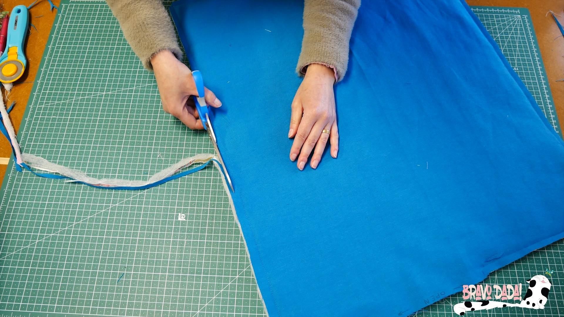 DIY How to Make a Quilted Sewing Machine Mat With Pockets and Thread