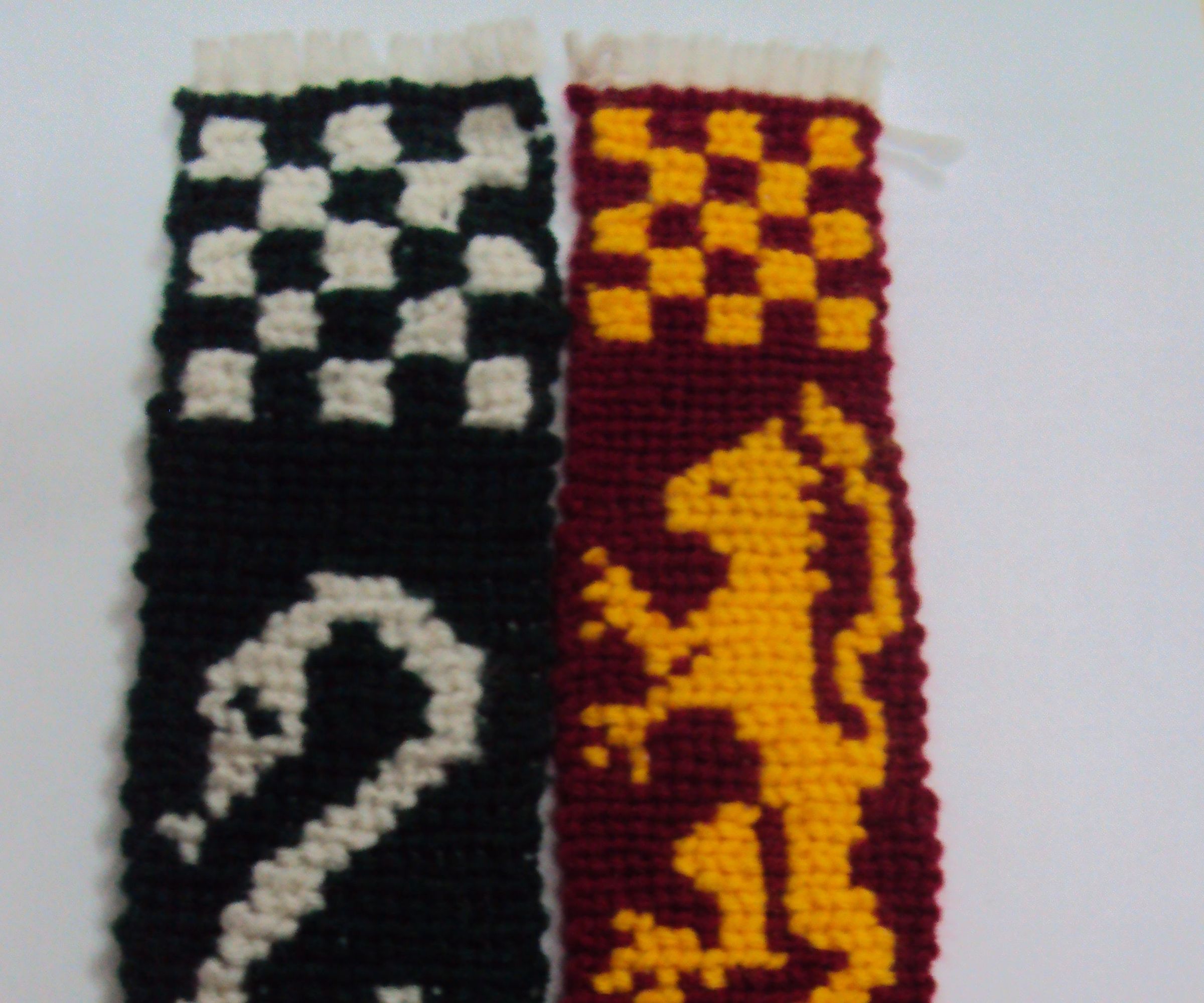 KNITTED HARRY POTTER HOUSE BANNERS
