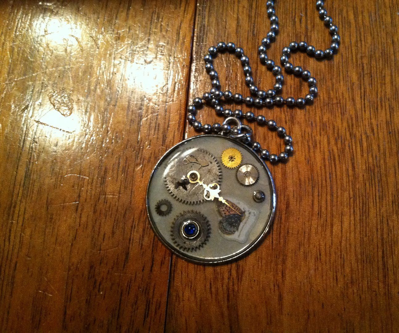 DIY resin/steampunk necklace 
