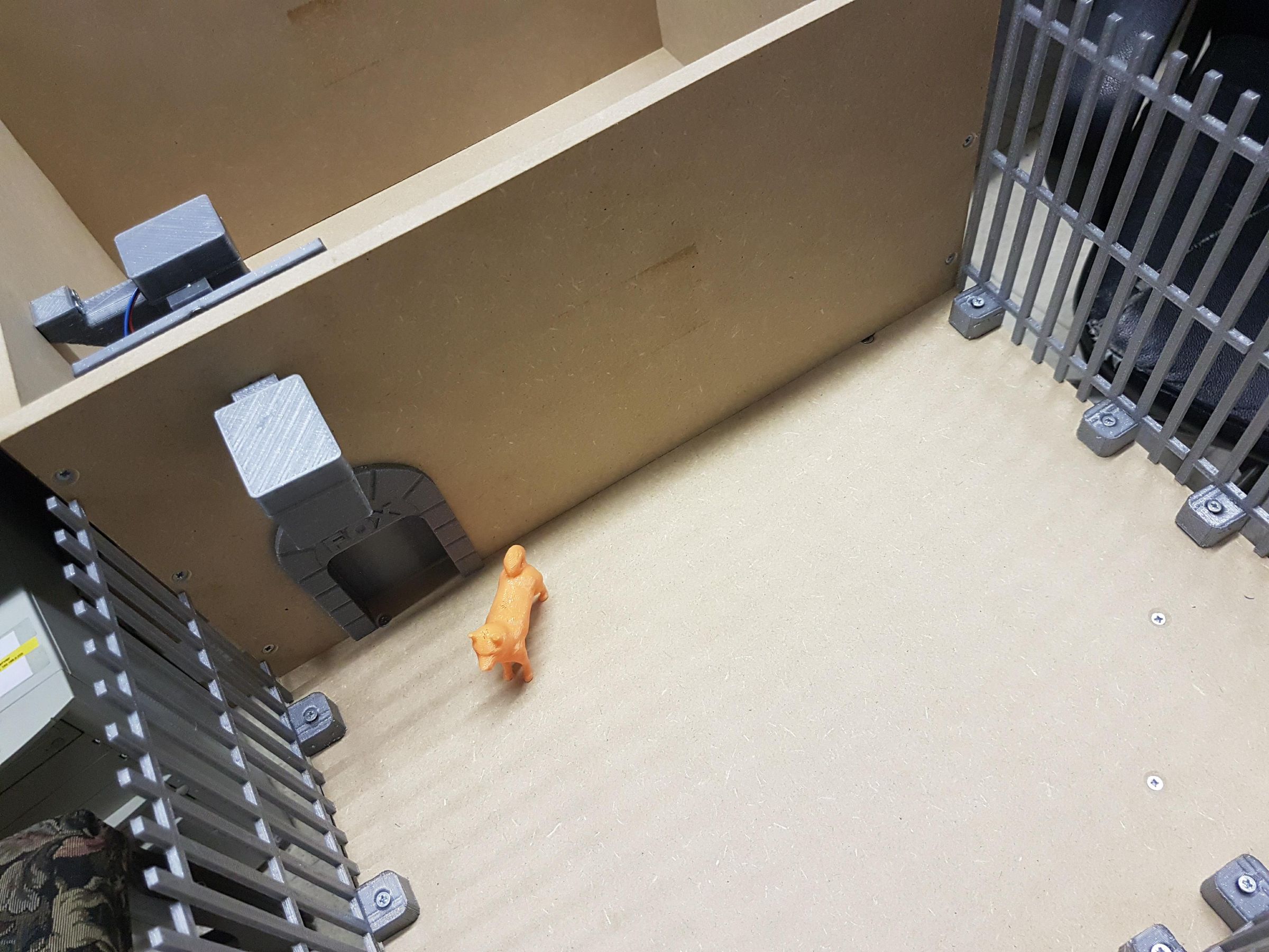Automatic Doghouse Automatic Door and Heater Combined With Location