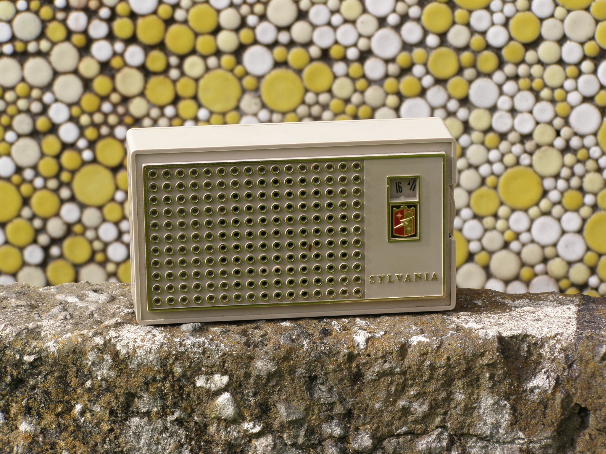 How to Revive a Sylvania Reflex Circuit Transistor Radio : 5 Steps