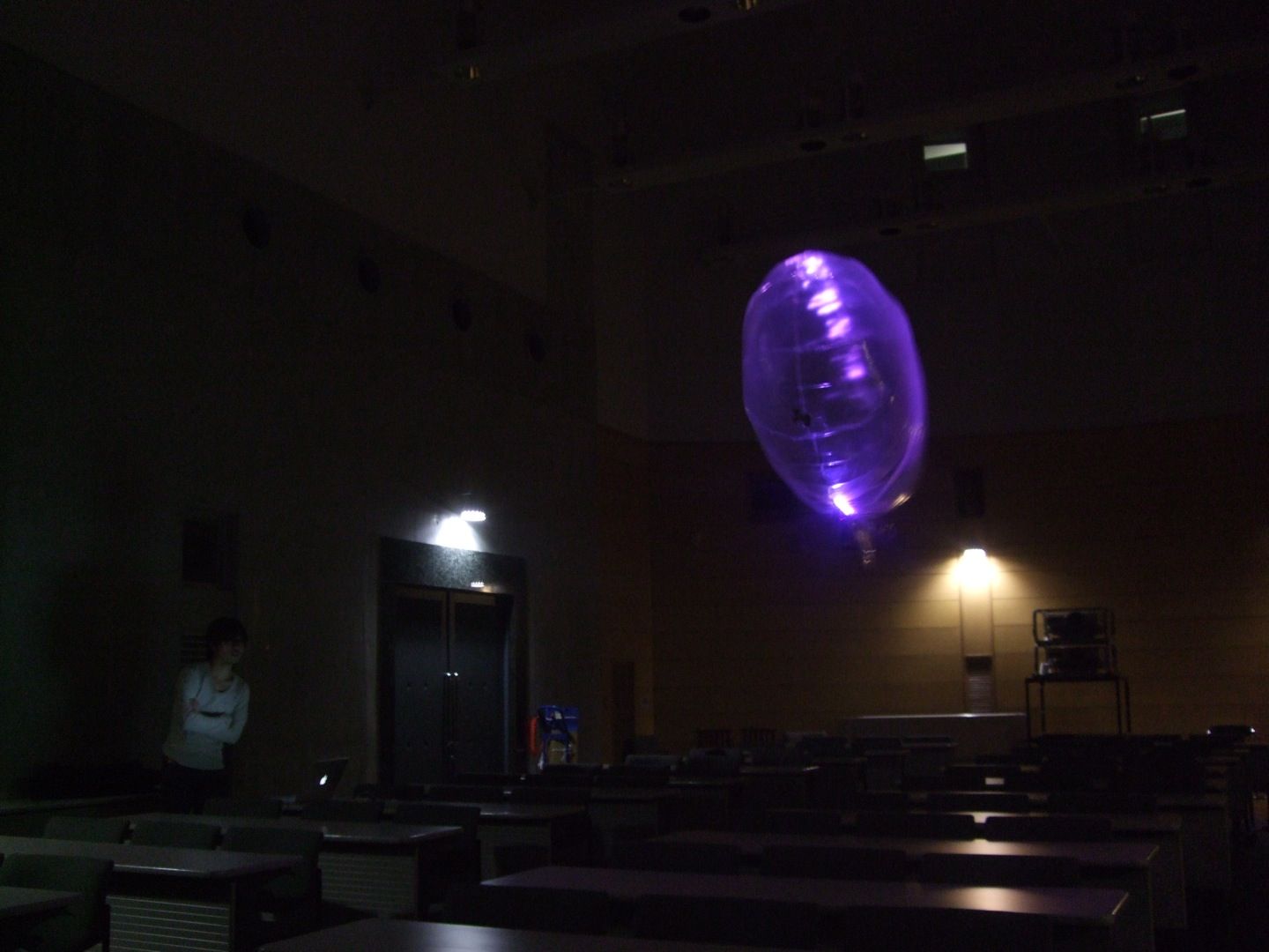 Beatfly : Make an Illuminating Blimp and Control It With Your Voice, Keyboard, MIDI Controller, Garageband File, IPhone, Flash, and More! [Mac OSX]