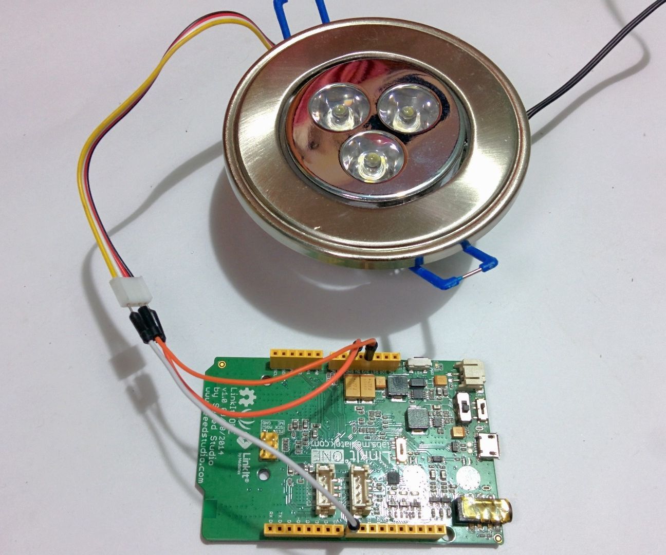 Controlling High voltage devices with LinkIt One