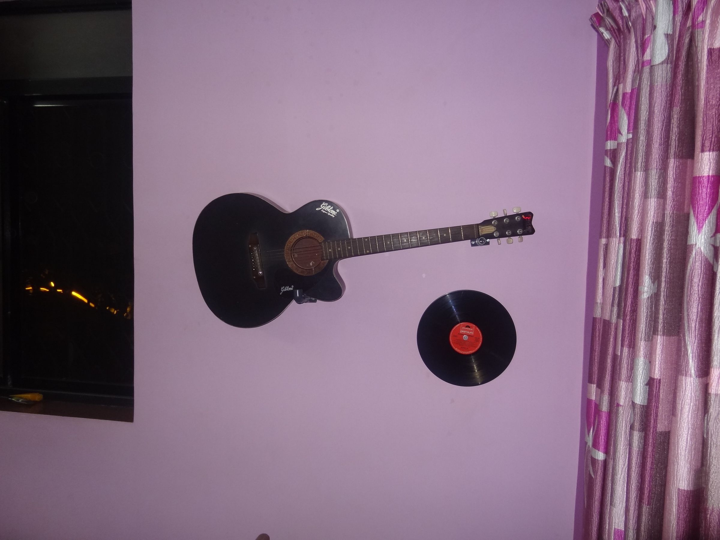 GUITAR WALL HANGER