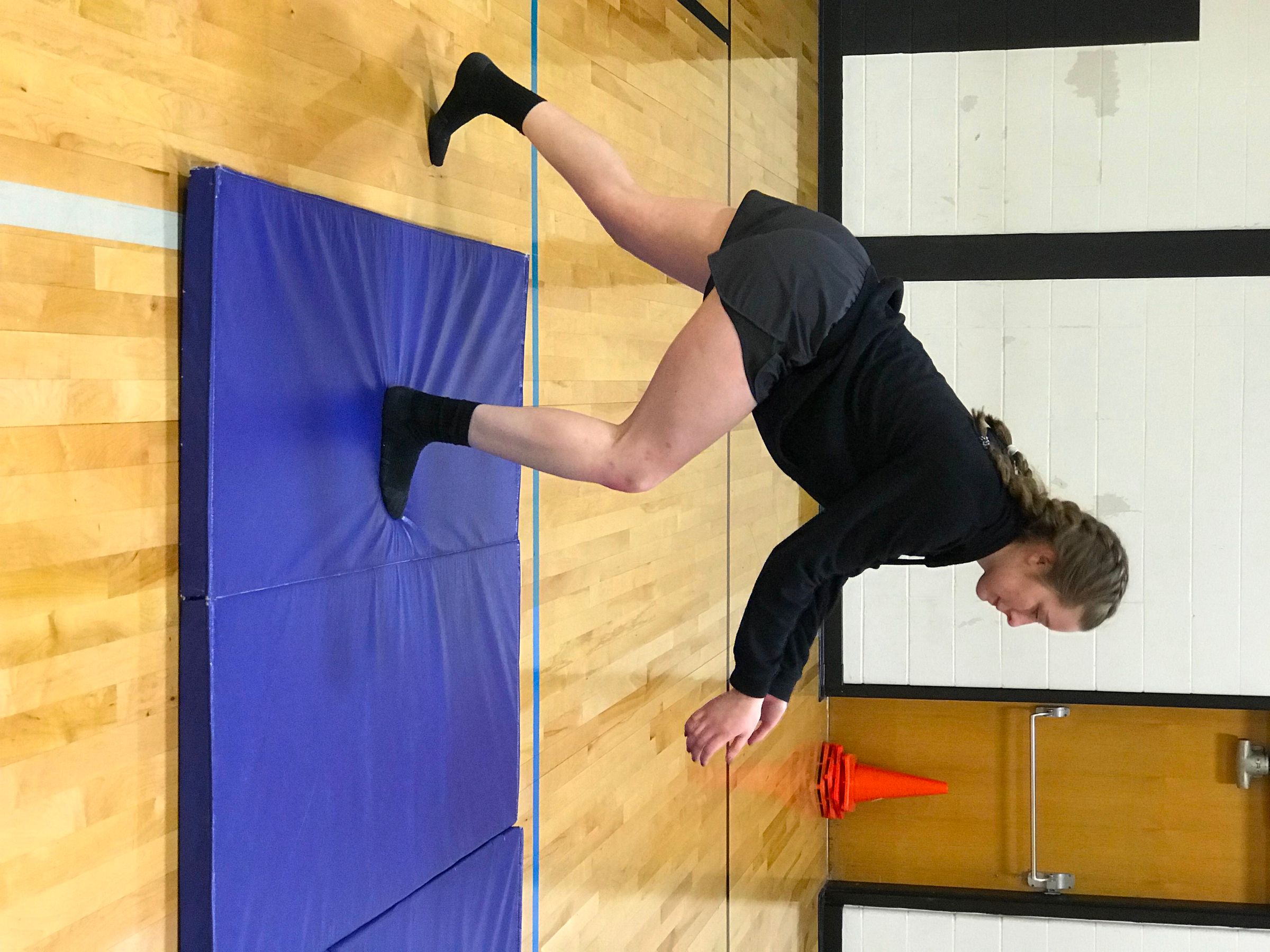 How to Do a Roll Dive in Volleyball (for Experienced Players) 10
