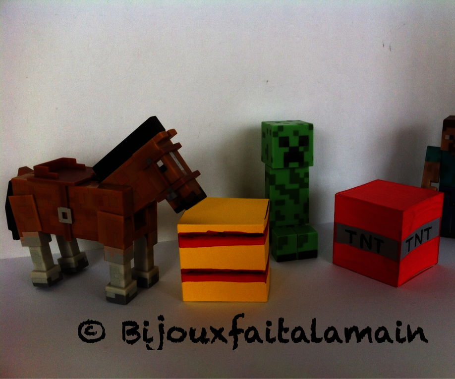 How to Make a 3D Minecraft Cube Using Martha Stewart Scoreboard : 6 ...