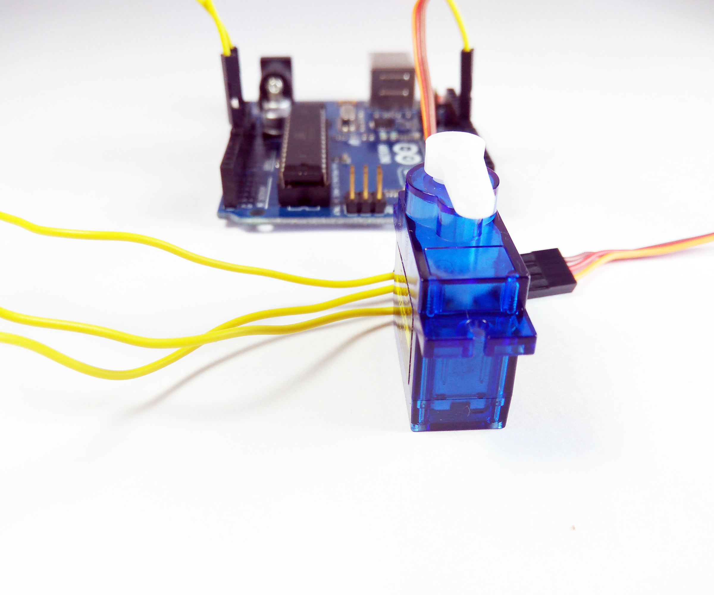 Interfacing Servo to Arduino Uno