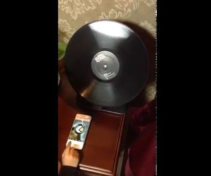Airplay Receiver With a Turntable Look