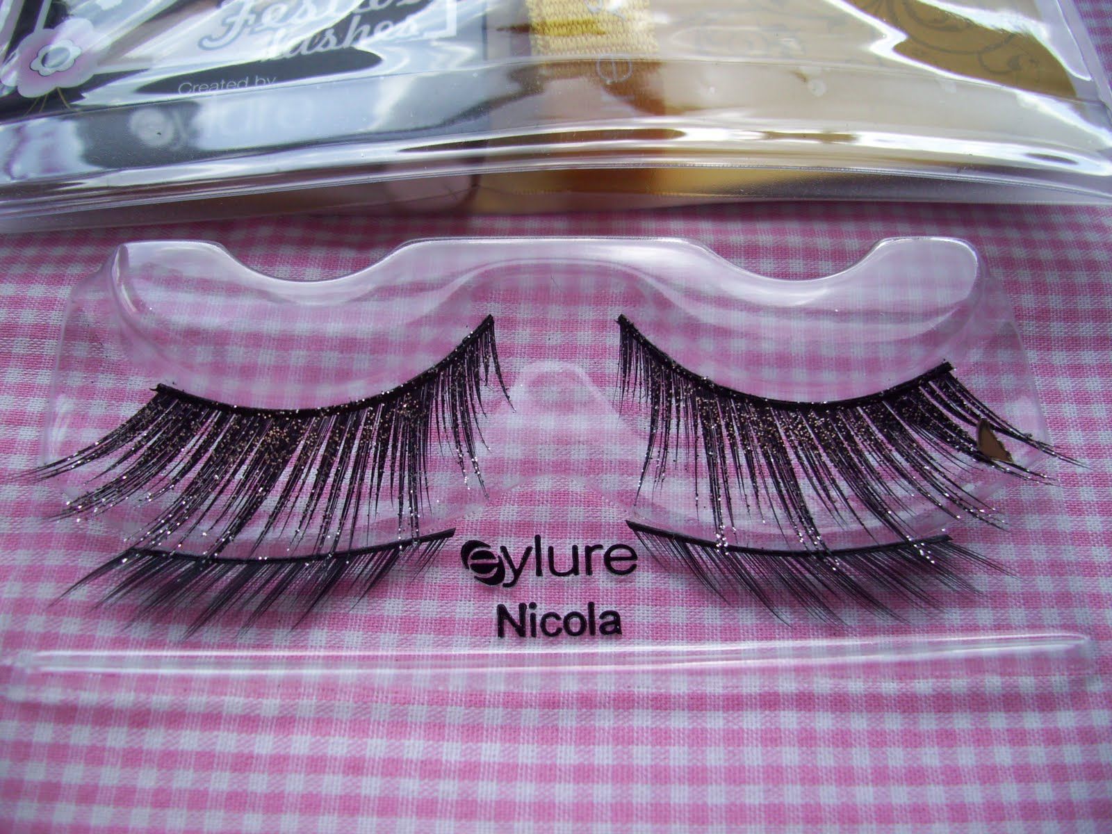 DIY: How to Clean False Lashes