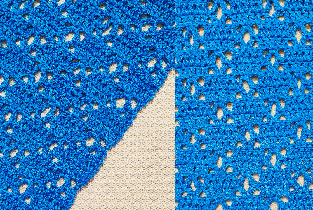 Easy Pattern and Tutorial for Diamond Crochet Table Runner