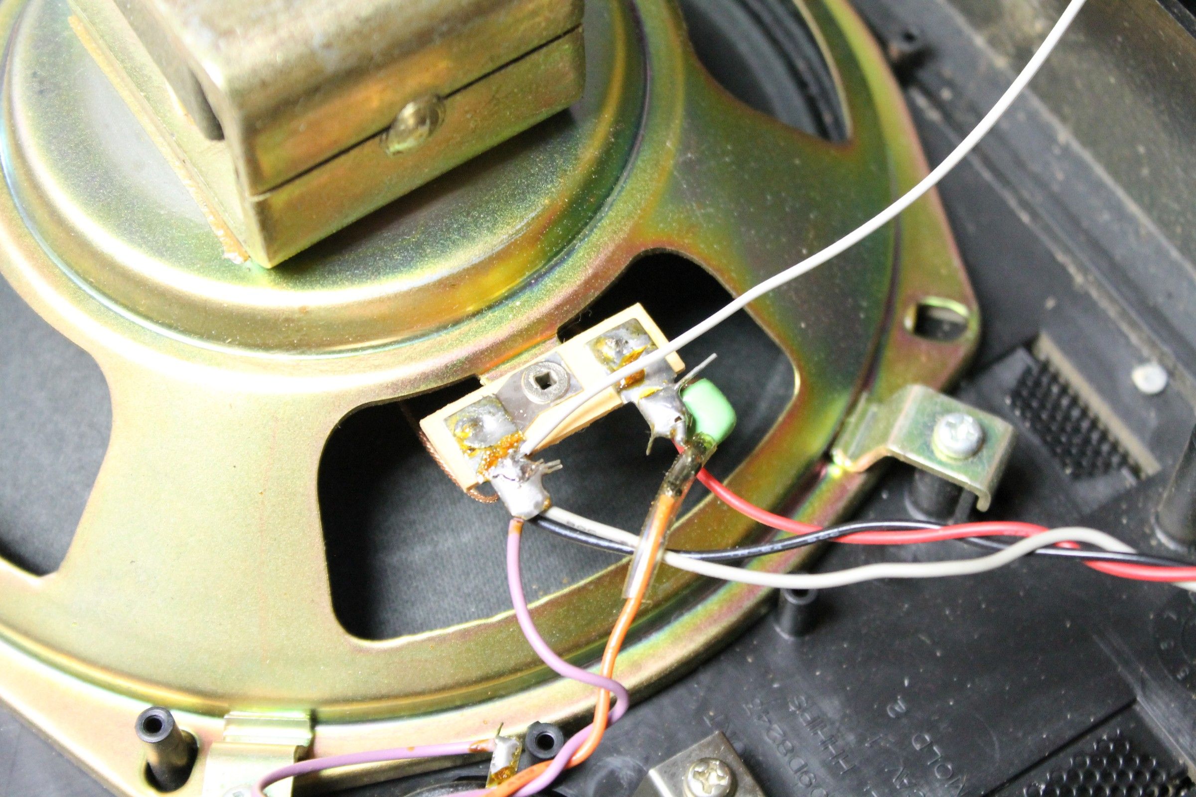 Hack Any Radio Into a Guitar Amp V2 : 9 Steps (with Pictures ...