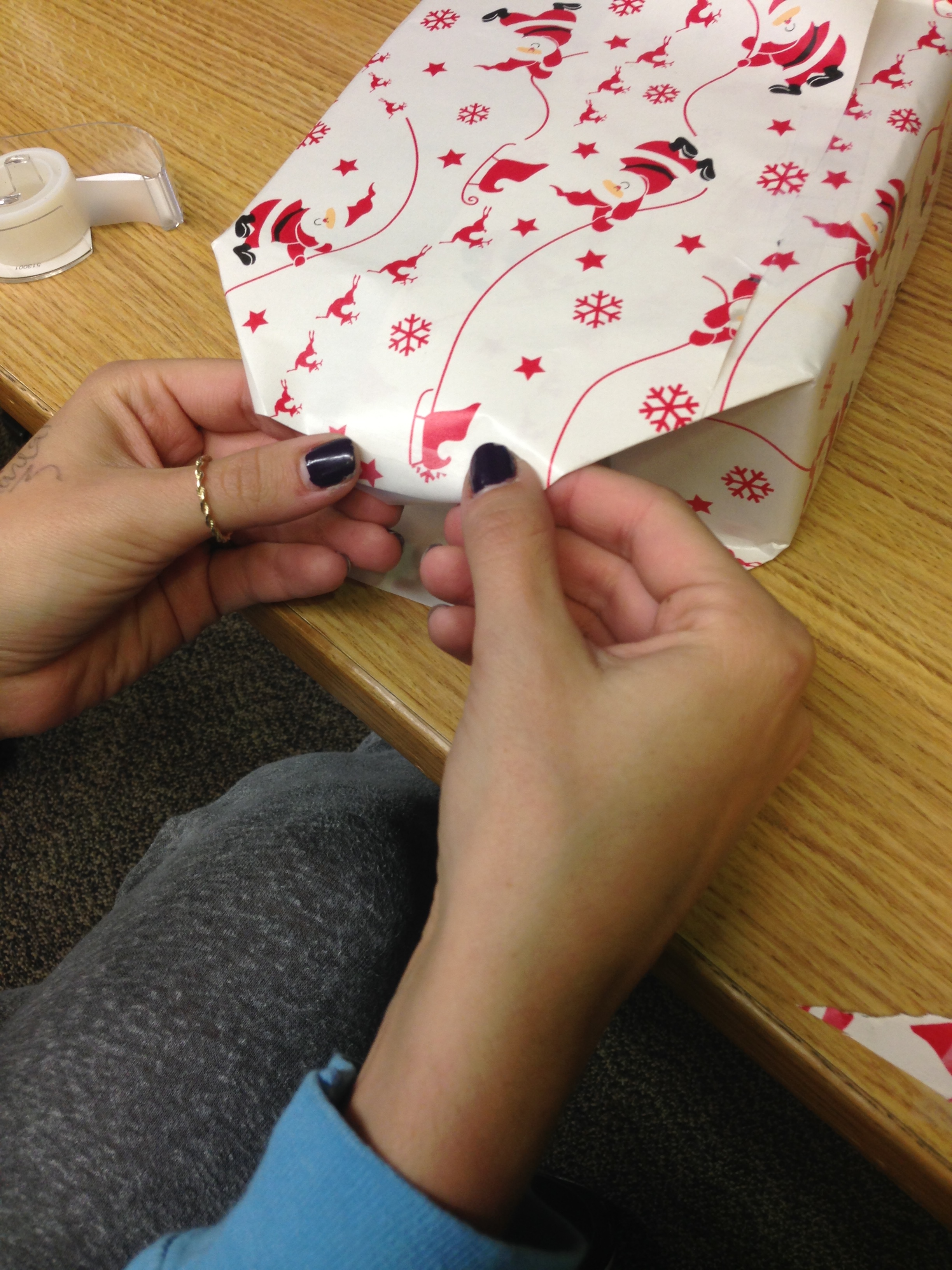 Quick Christmas Gift Wrapping With Tulle Bow 23 Steps (with Pictures