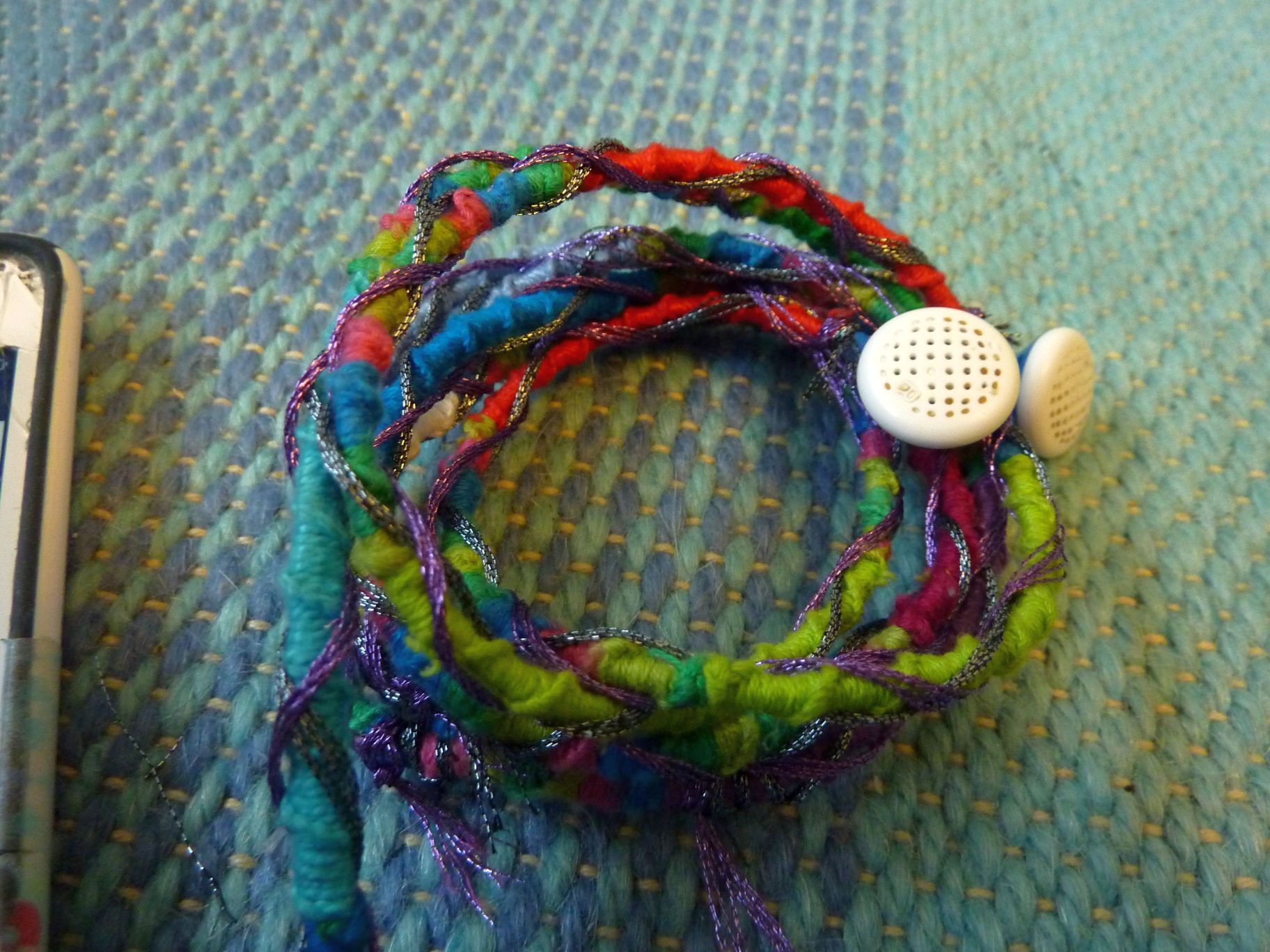 How to Make Earbuds Colorful Using Thread 8 Steps (with Pictures