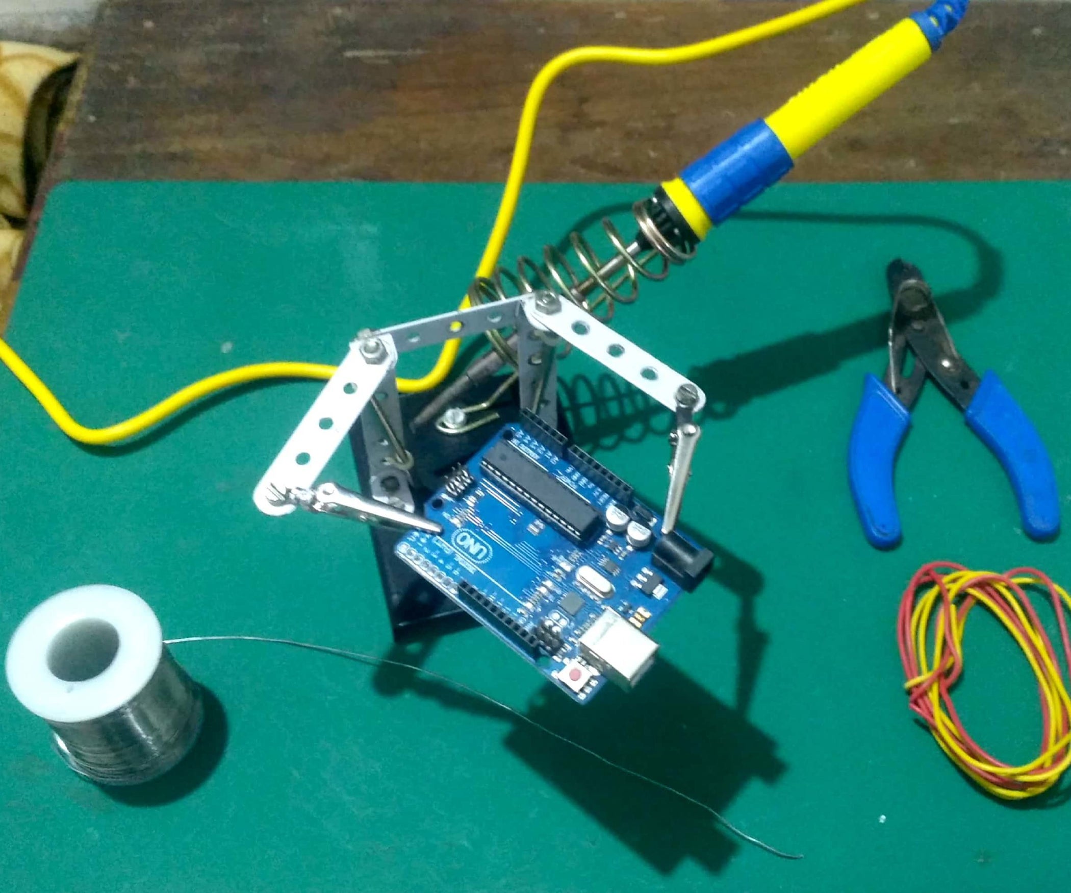 DIY Helping Hands for Soldering 9 Steps (with Pictures) Instructables