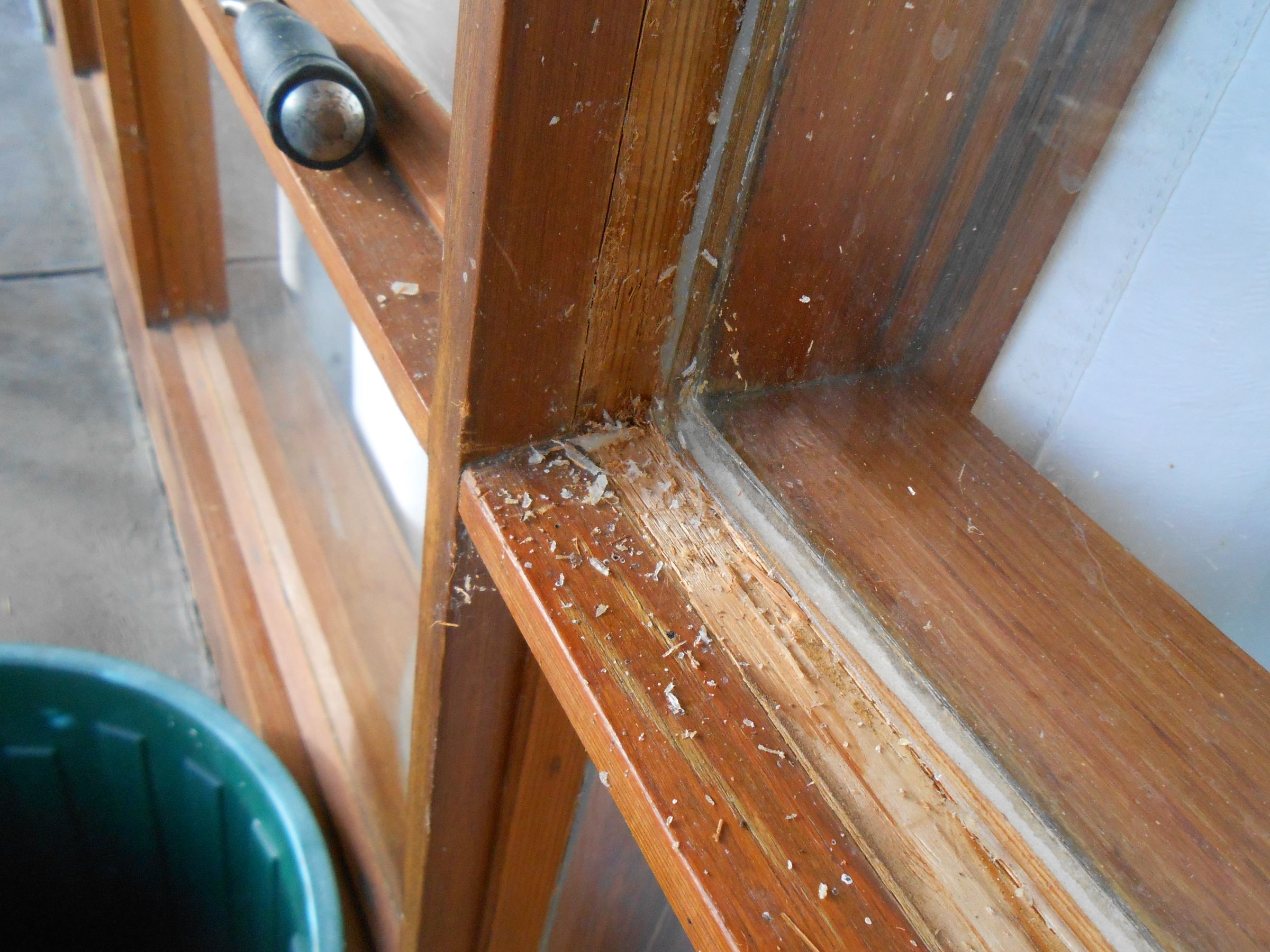 How to Replace a Window Pane in a Wooden Frame: Step-by-Step Guide