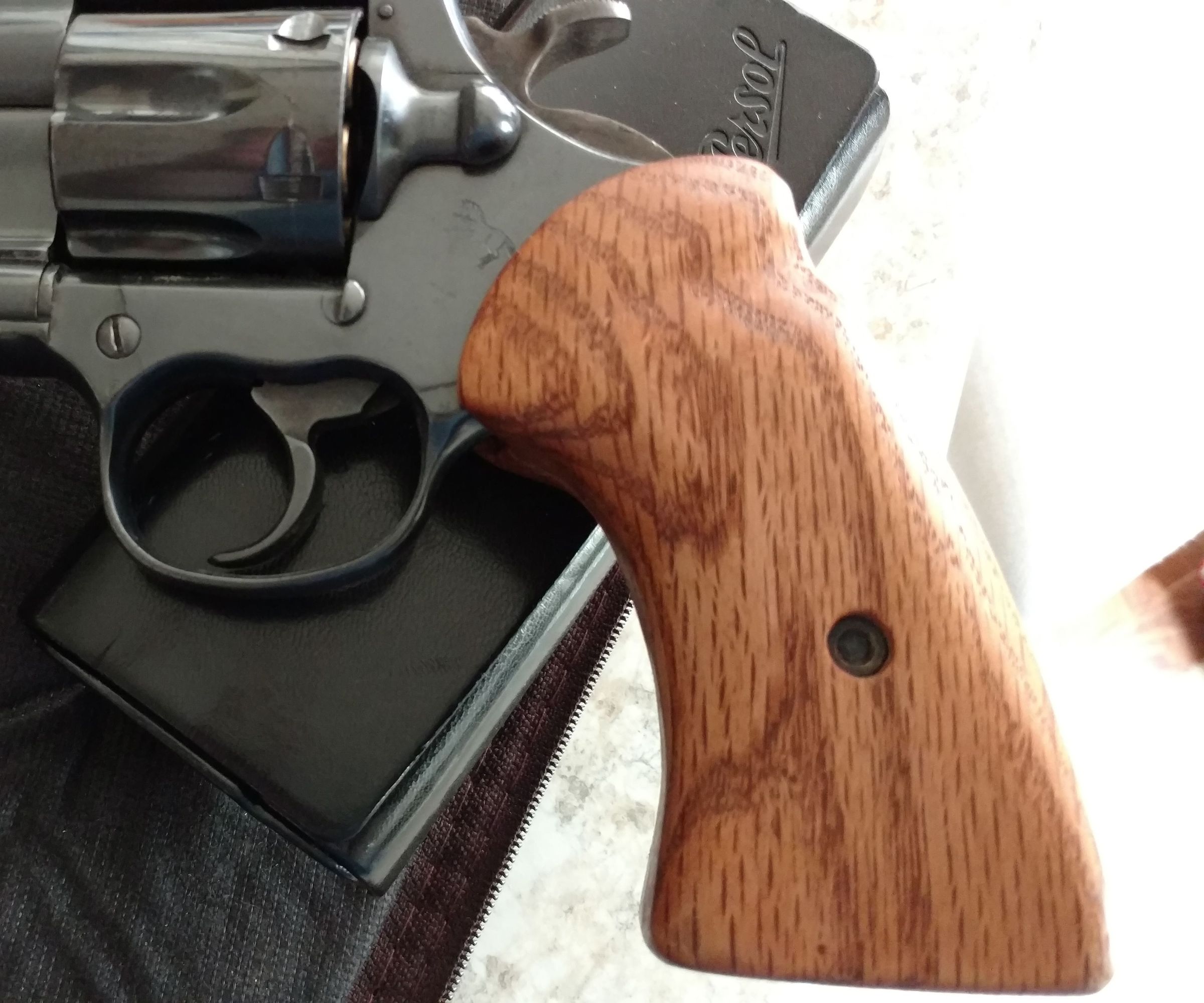 Custom Hand Grips for Revolver