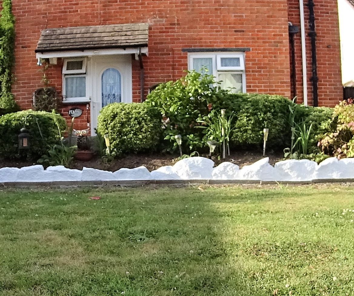 Stone Wall Using Concrete for Flower-Beds & Lawns