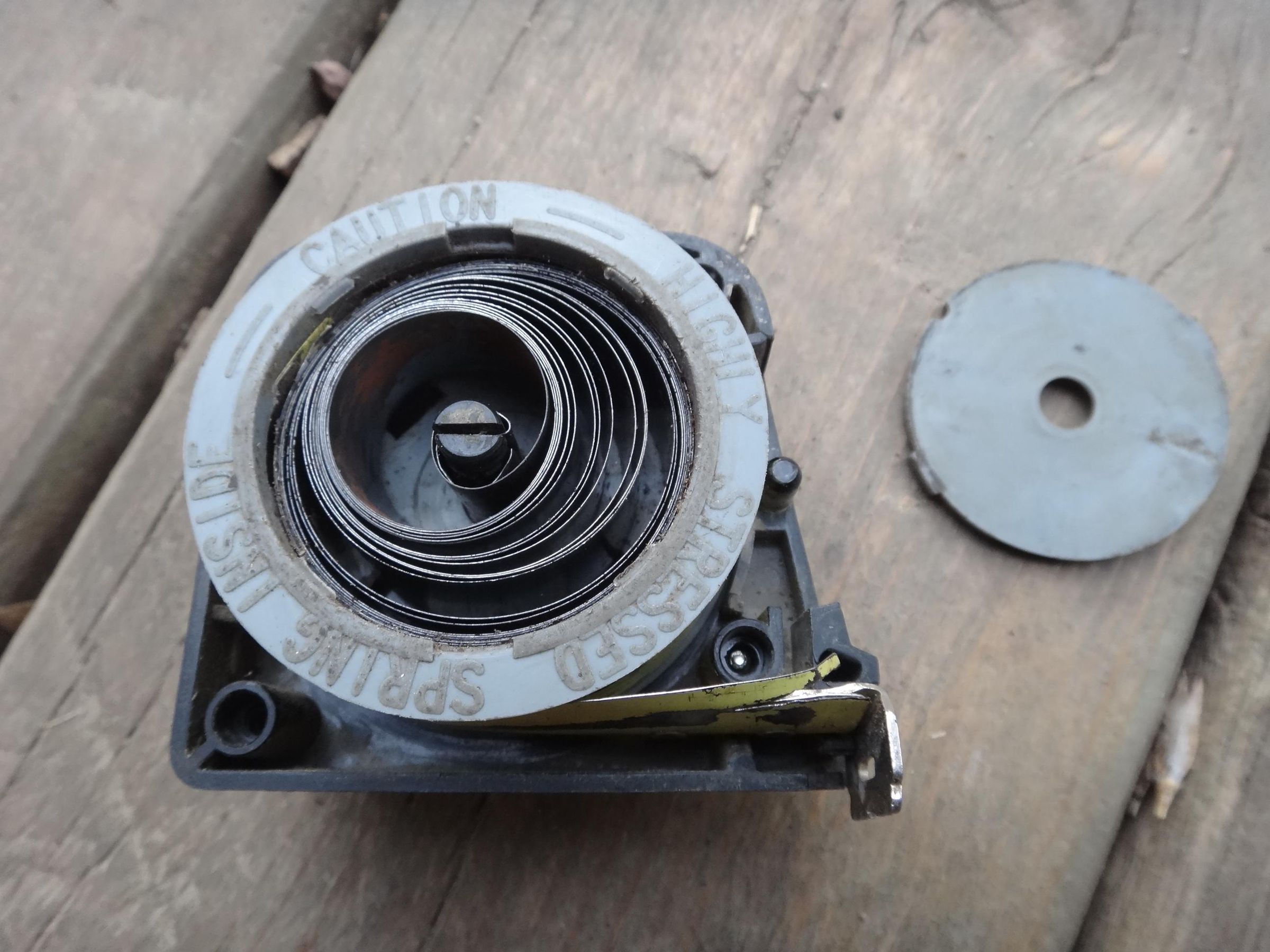 How to Fix a Measuring Tape That Won't Retract (Broken Spring) 5