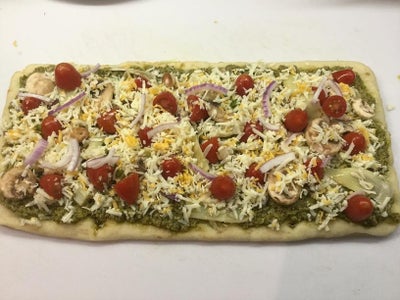 ​TO MAKE PESTO CHEESE PIZZA: