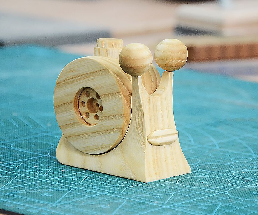 Make a Wooden Den Den Mushi From One Piece : 6 Steps (with
