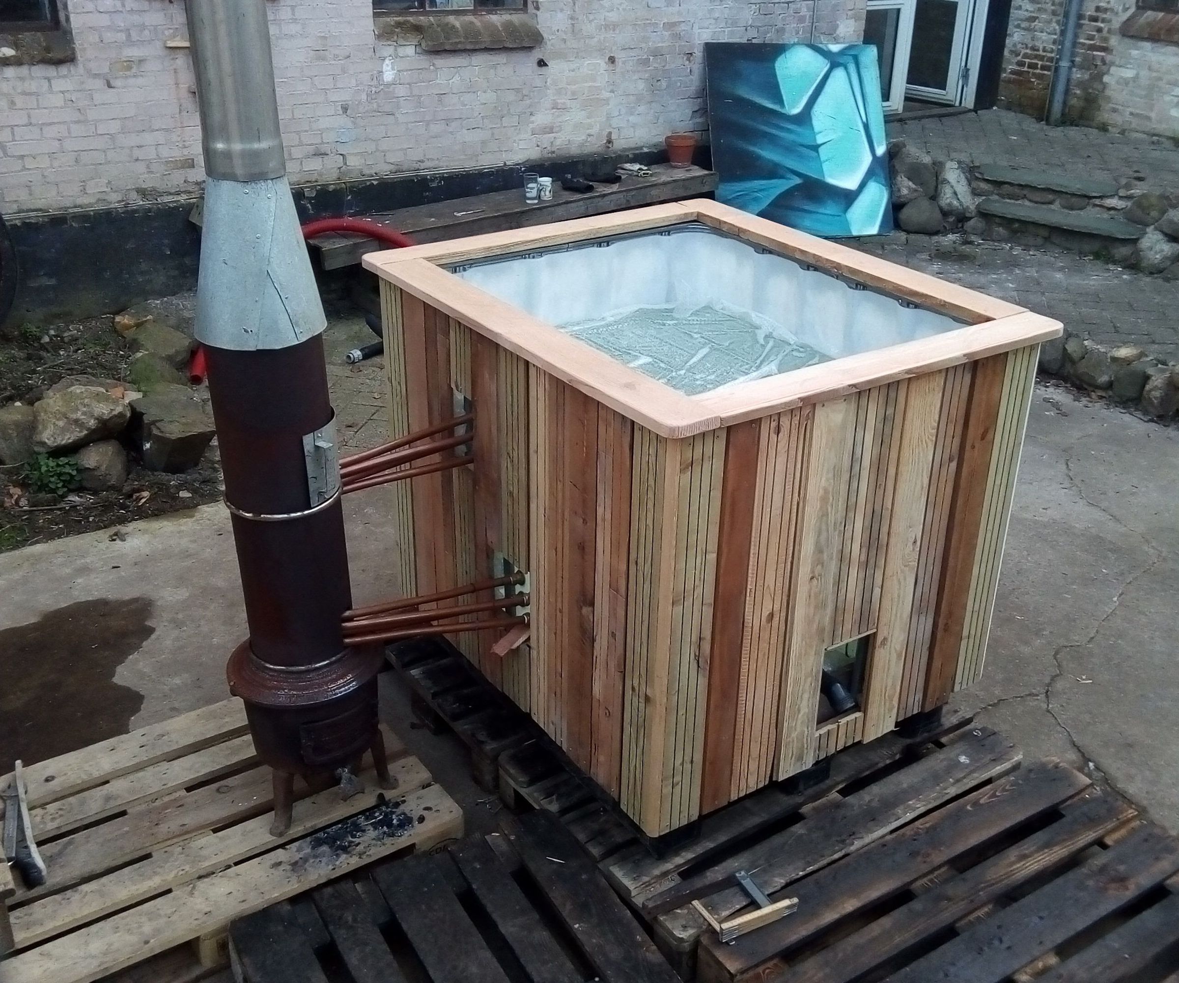 Hot Tub Pallet Tank, Wood Fired Using Copper Coils