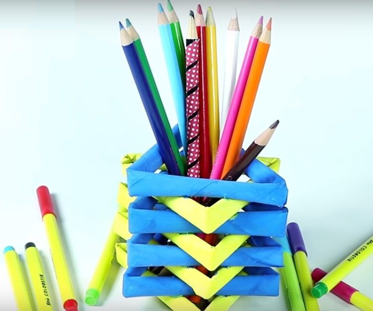 How to Make Pen Stand/Pencil Holder With Rolled Newspaper : 5 Steps ...