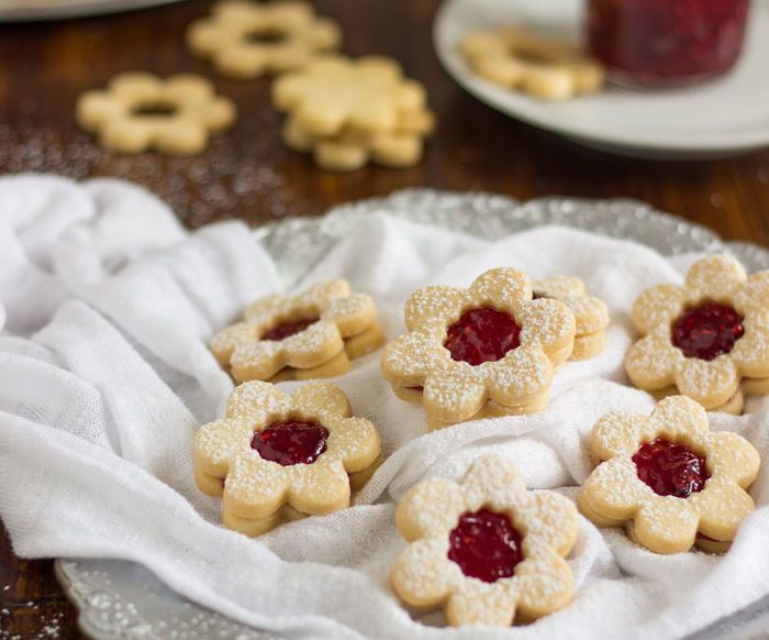 Linzer Cookies With Raspberry Jam