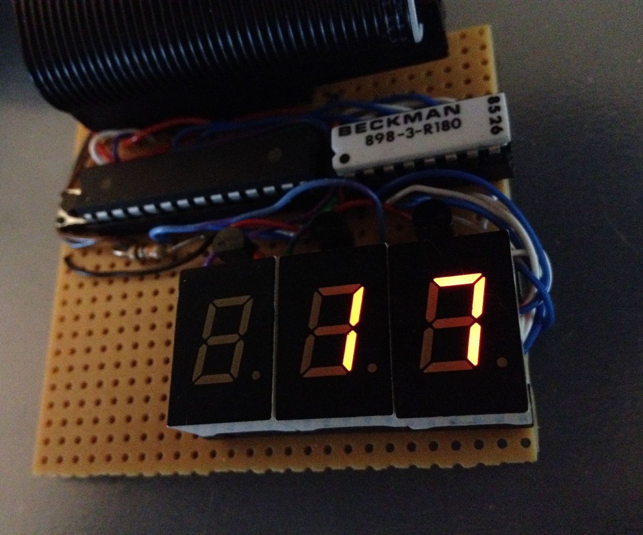 Raspberry Pi 2 DIY LED LAN device counter