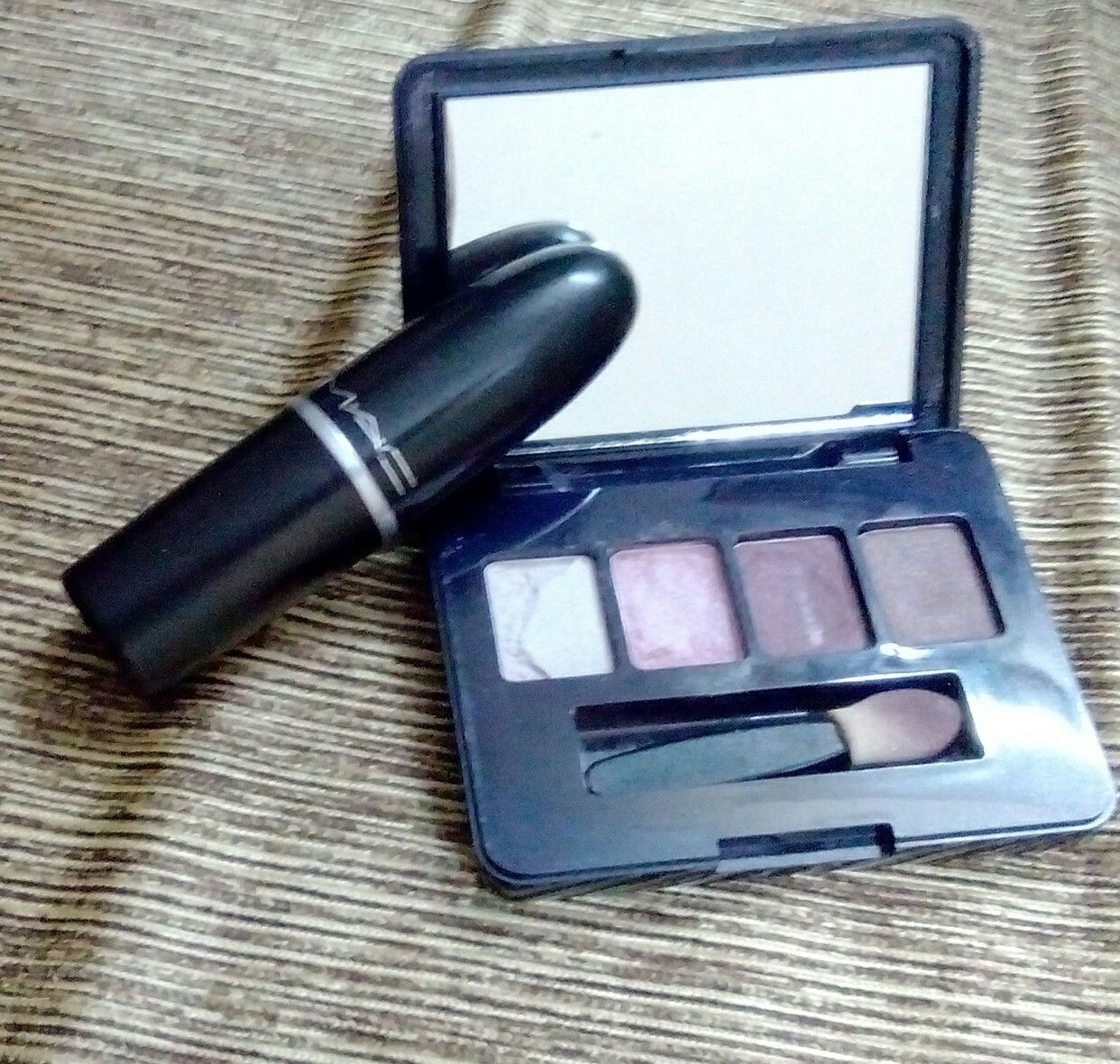 3-D LIP EFFECT