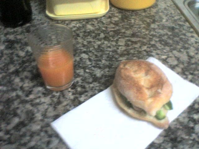 Make a Sandwich With Sausage, Green Pepper and Mayo