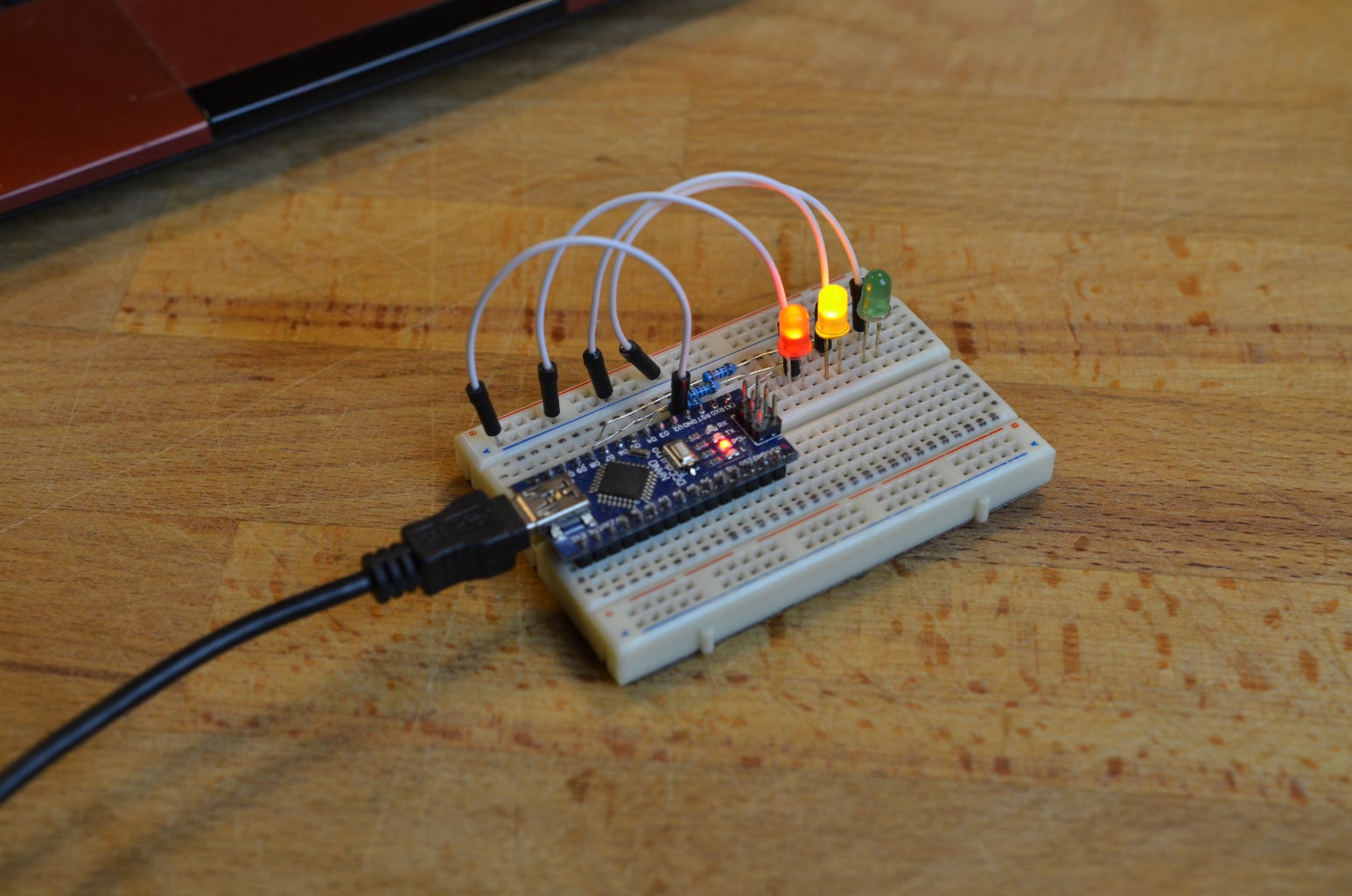 Traffic Light Without Arduino