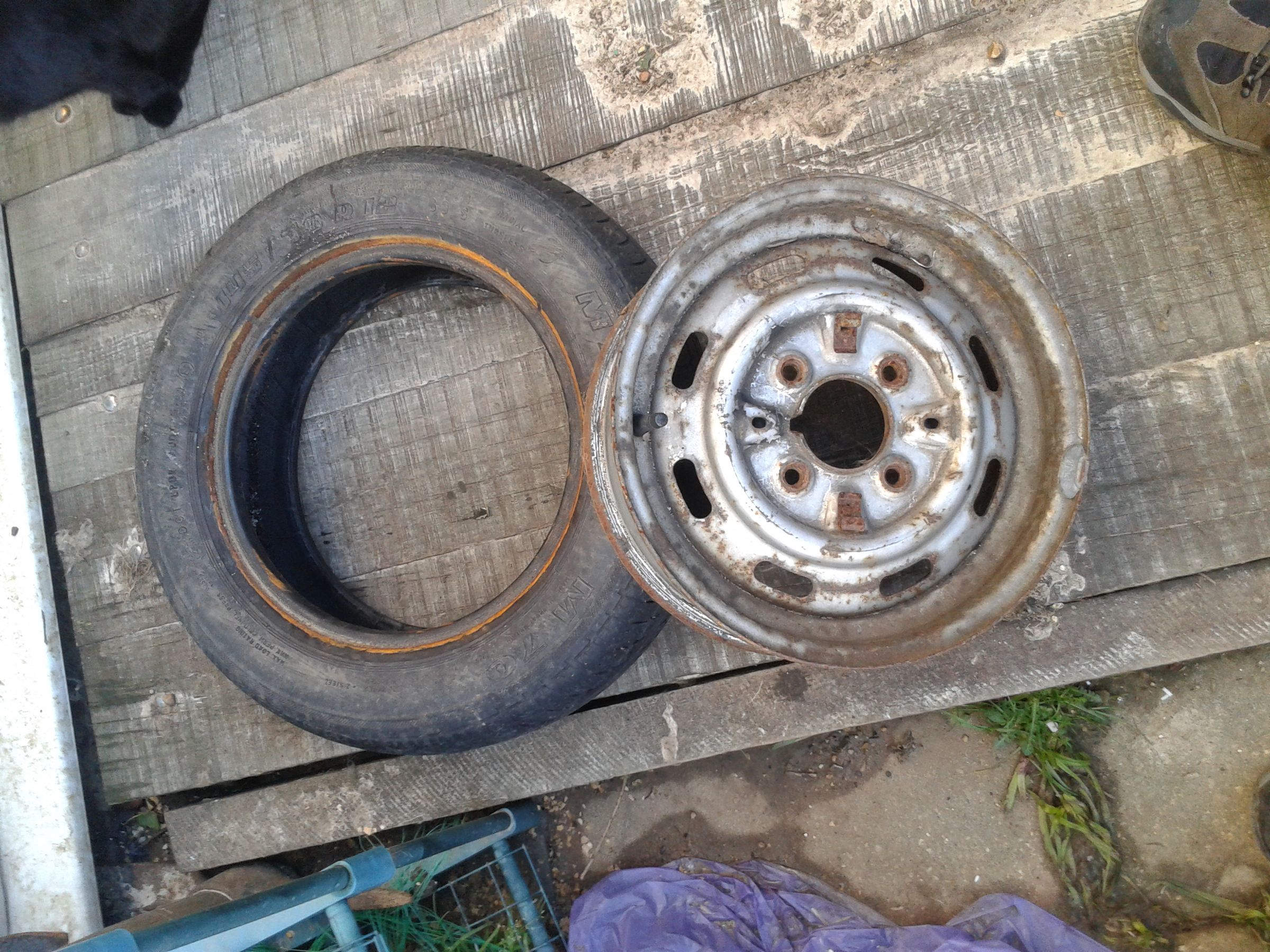 Tyre Bead Breaking, Removal & Fitting. 6 Steps Instructables