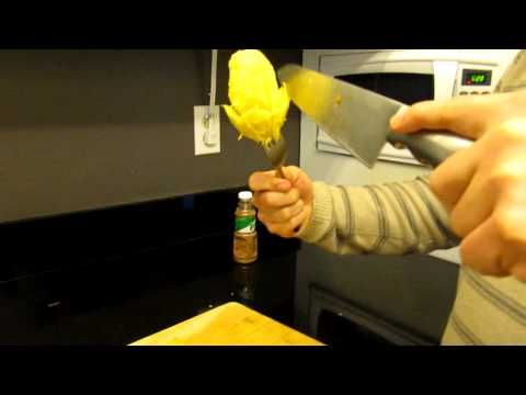 How to Prepare a Mexican Mango With Hot Pepper (fruit Seasoning)