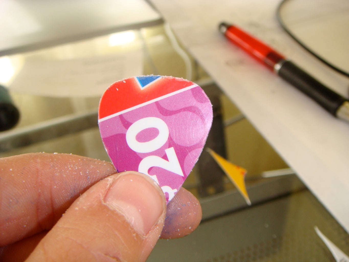Make Your Own Guitar Picks From Gift or Credit Cards! 7 Steps