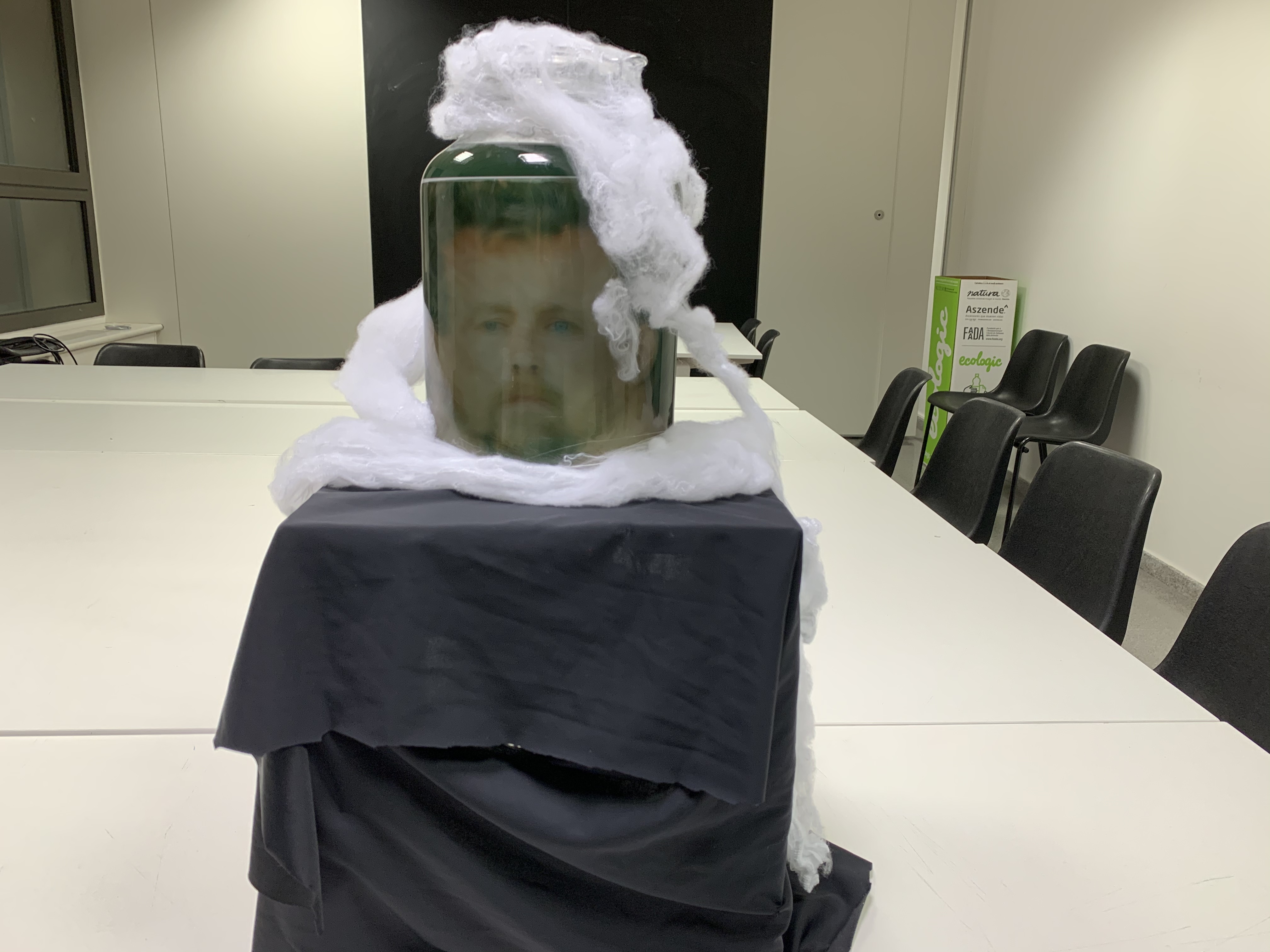 Halloween “headinajar” Candy Dispenser Decoration With Arduino 5